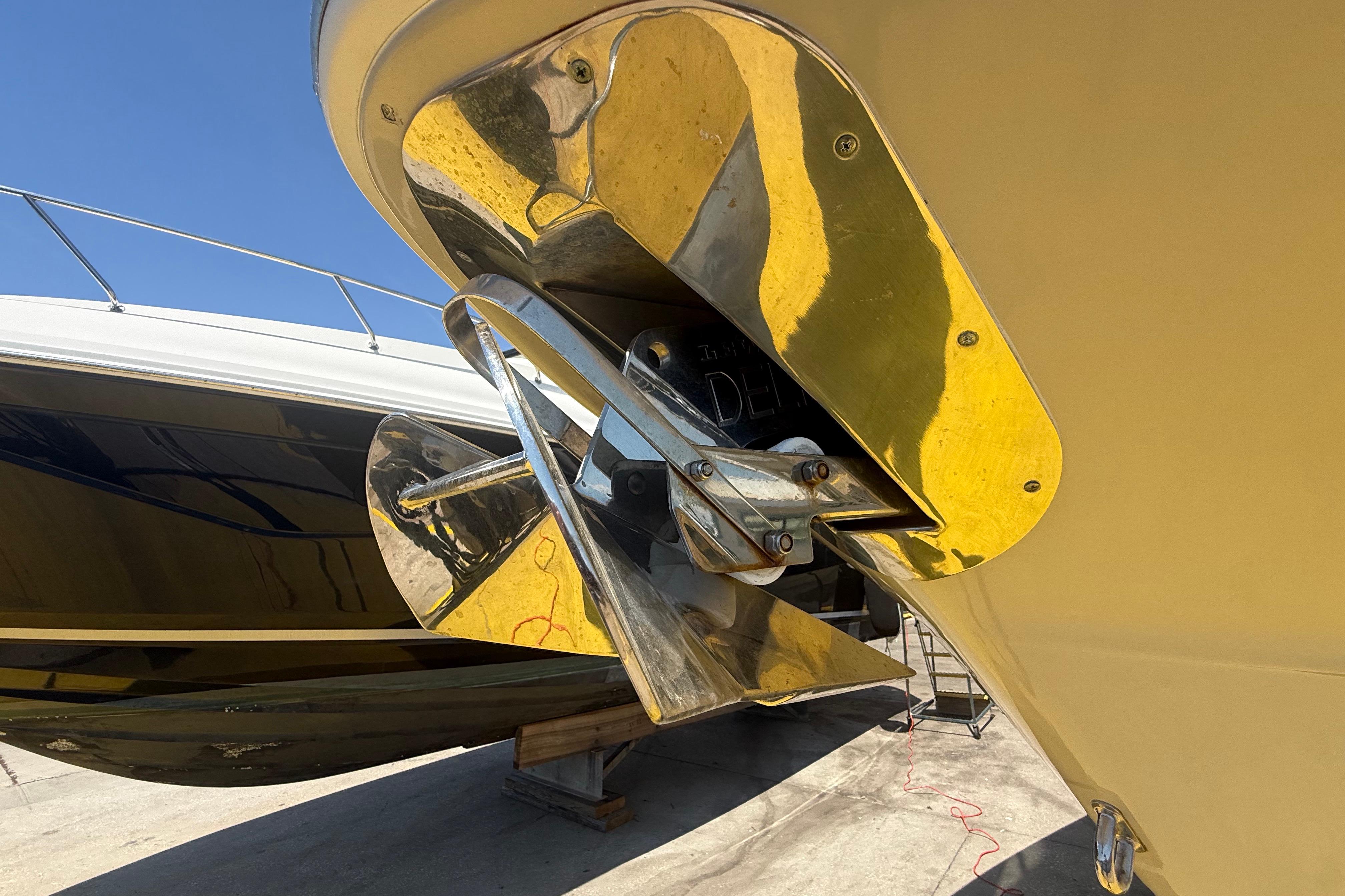 2019 Key West Billistic 281 Center Console boat anchor detail in sunlight.