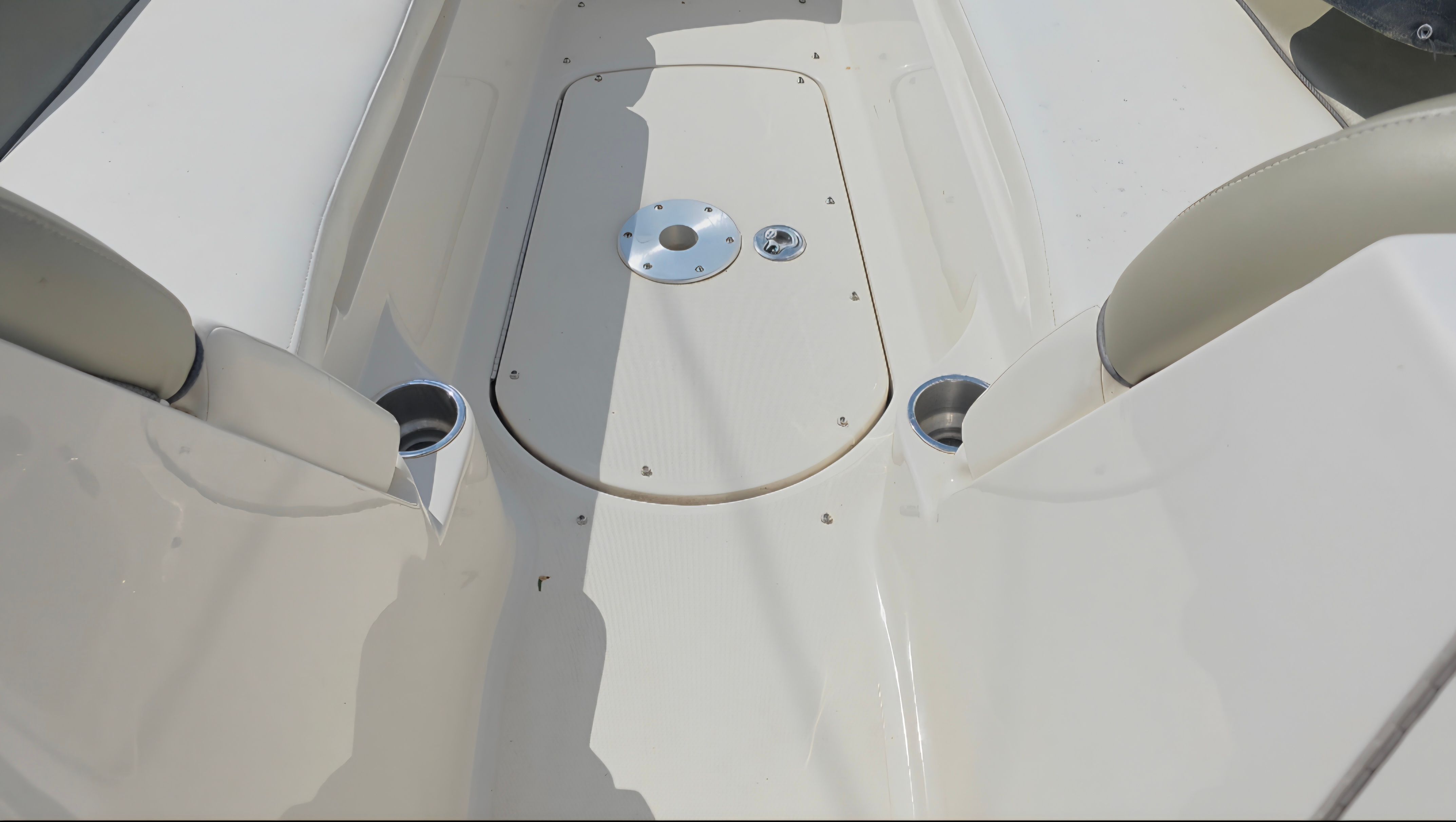Interior of a 2007 Sea Ray 260 Sundeck boat.