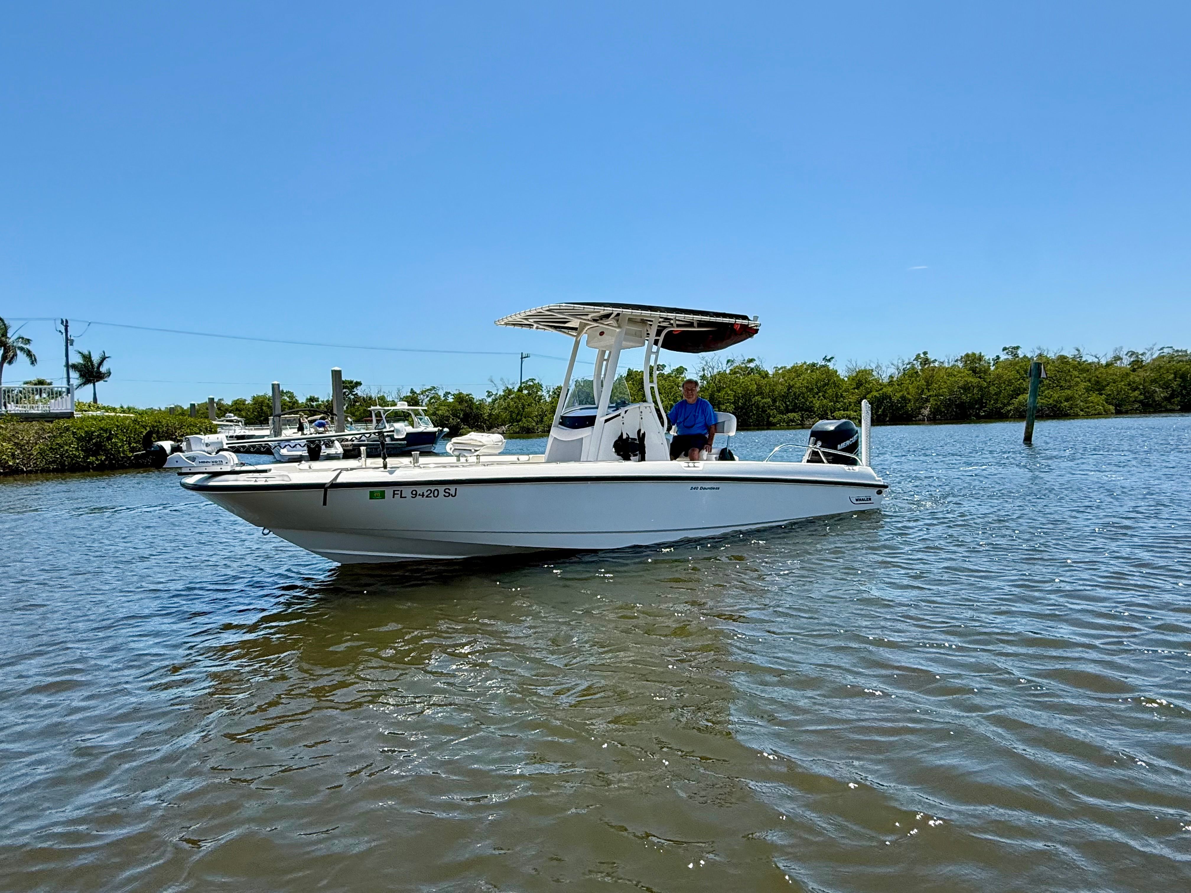 2015 Boston Whaler 240 Dauntless