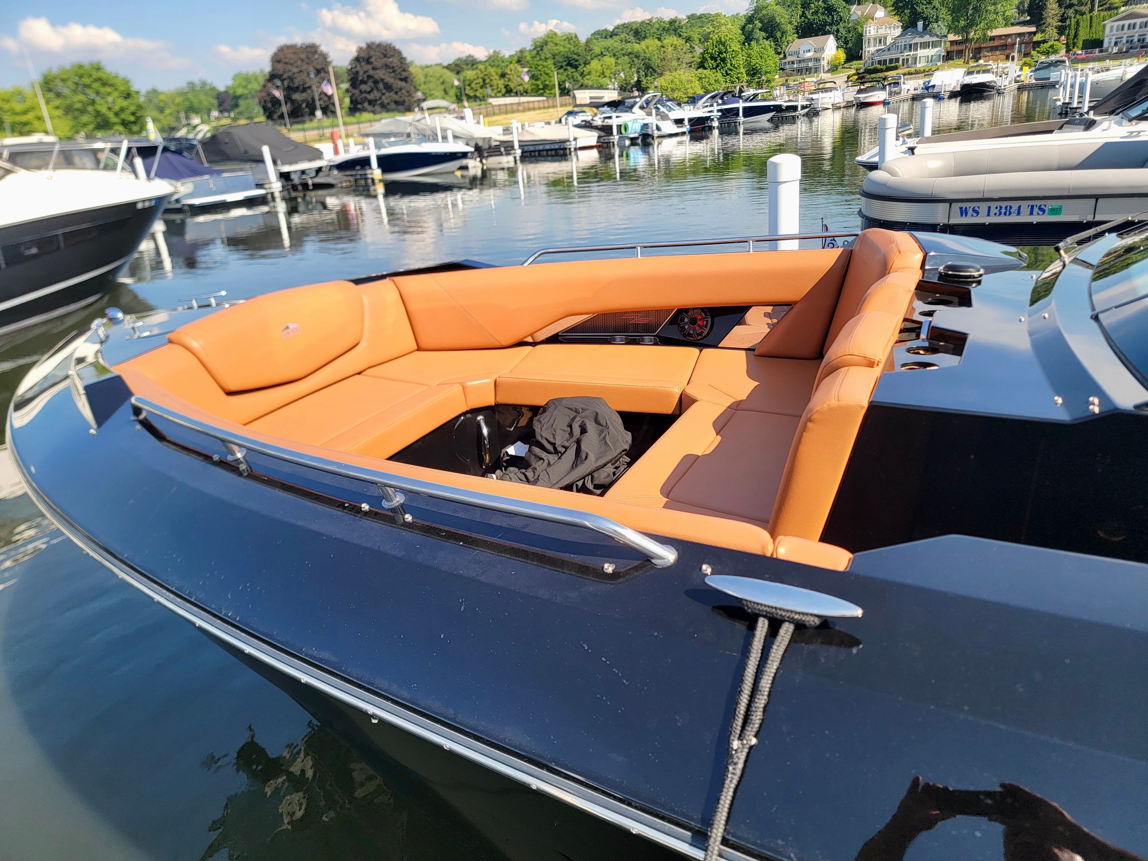 2020 Cruisers Yachts 338 CX South Beach Bow Rider - 4