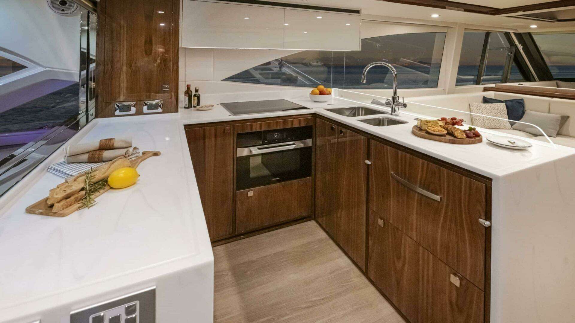 2026 Riviera 6800 Sport Yacht Platinum Edition - Image 11