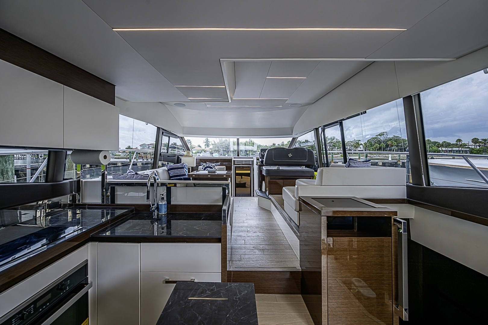 2021 Prestige 520 - Image 22