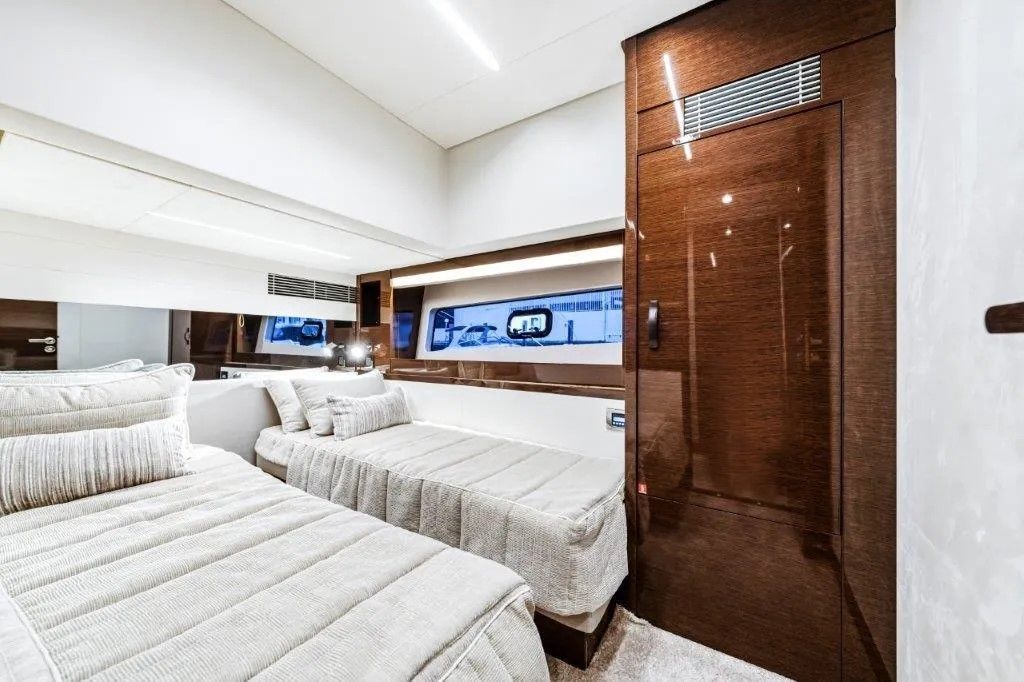 2020 Prestige 590 - 22