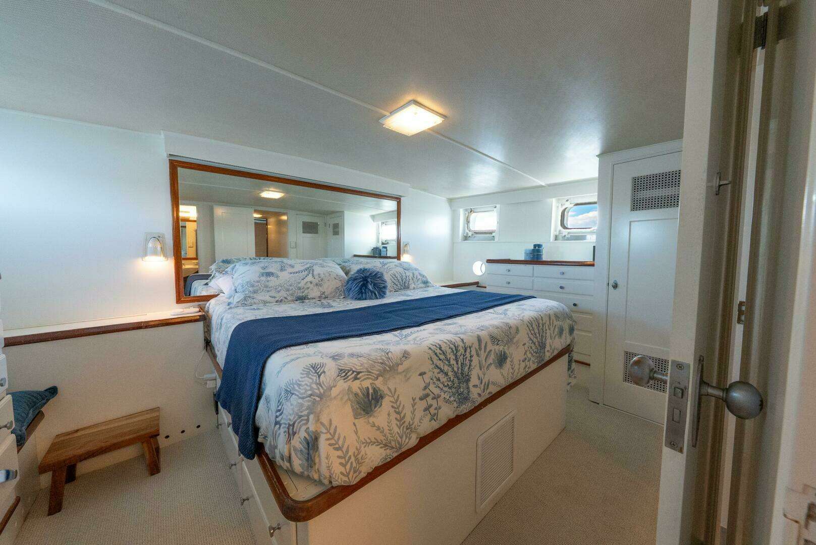 1970 Trumpy Houseboat - Image 14