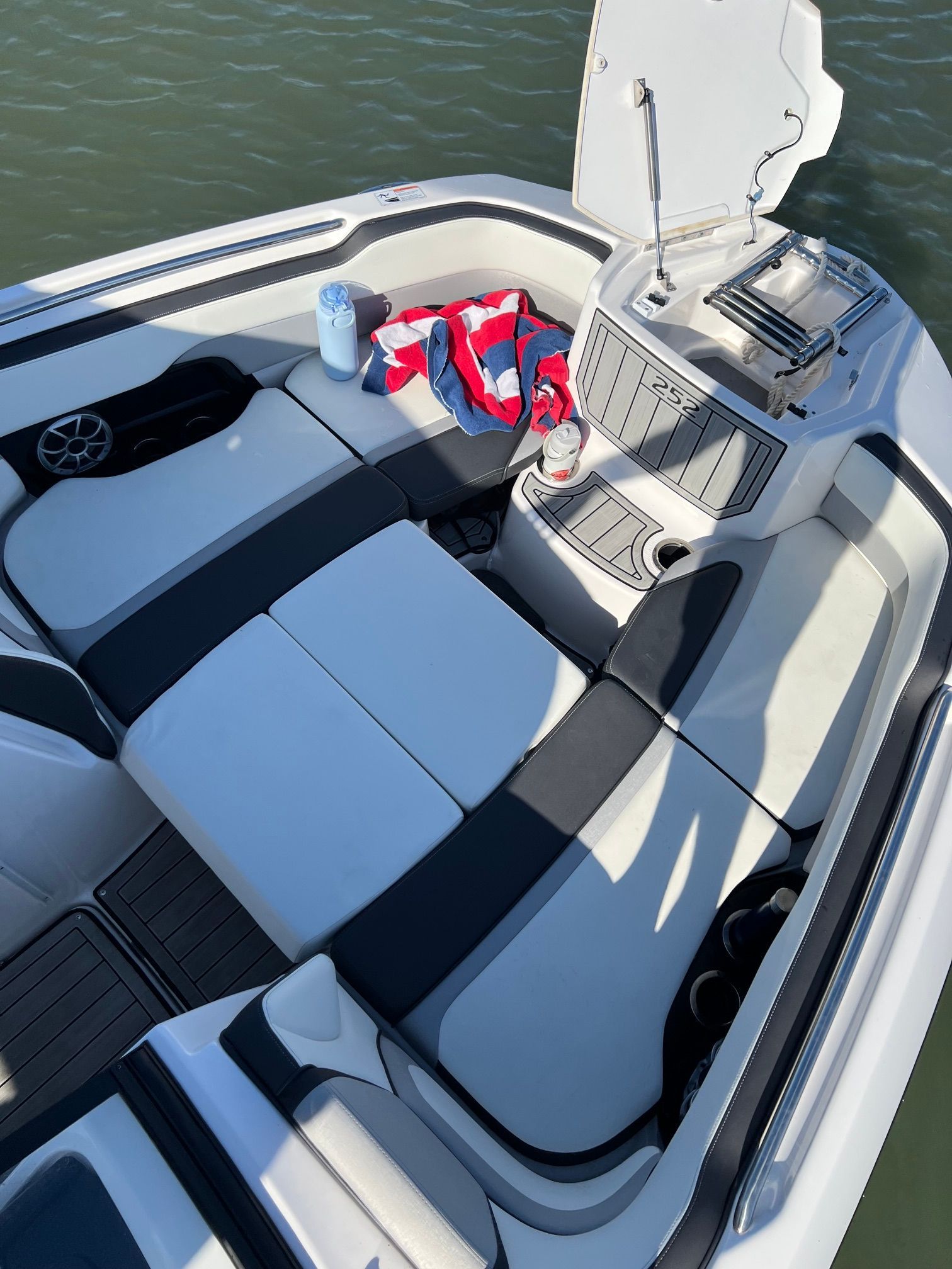 2023 Yamaha Boats 252S - 98