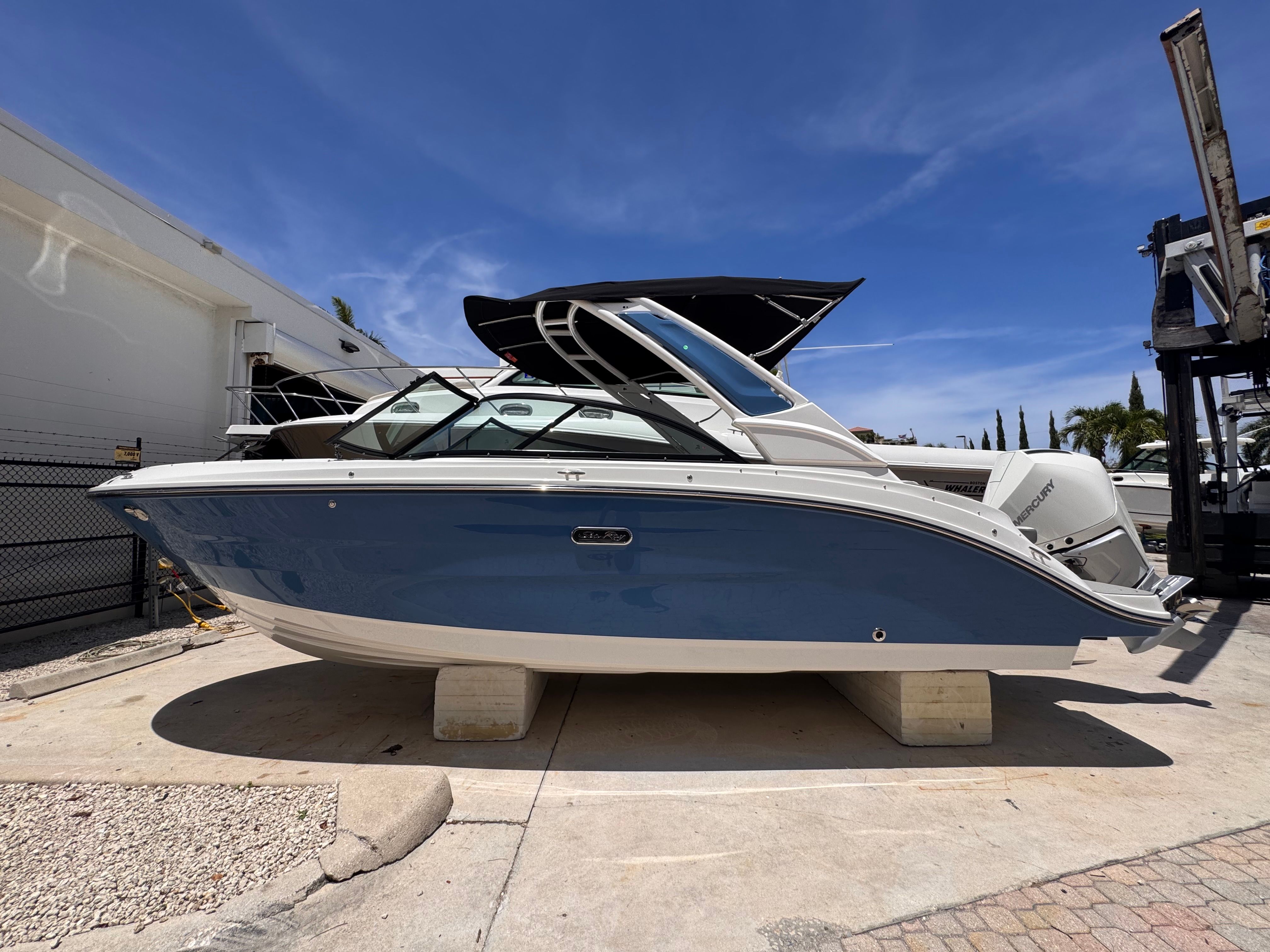 2026 Sea Ray SDX 230 Outboard
