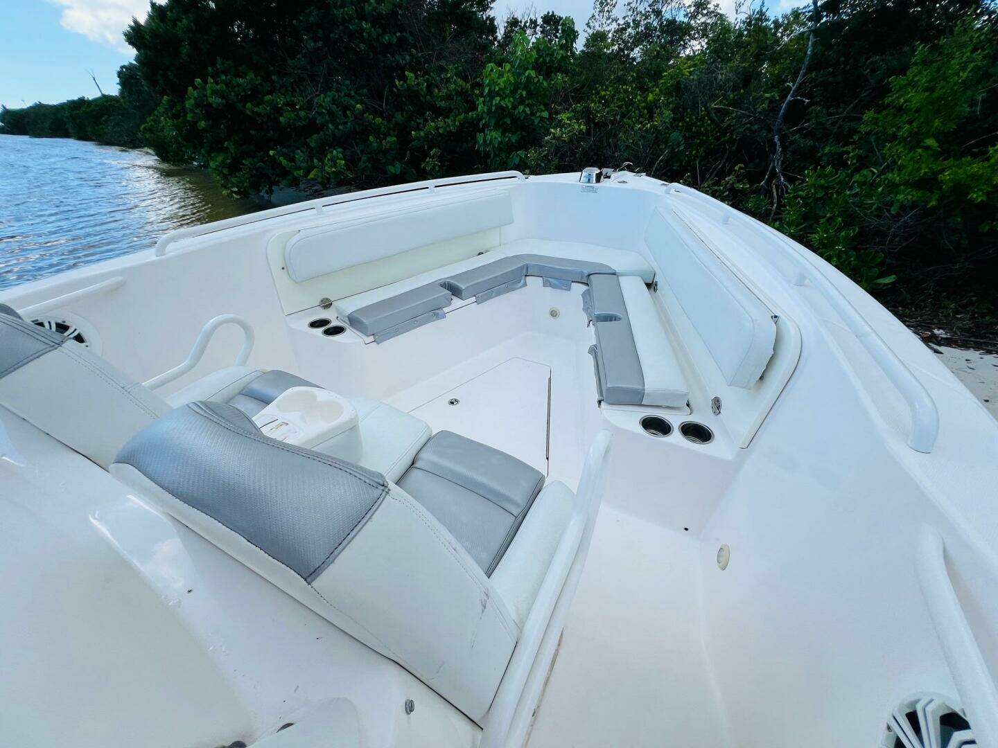 2012 Everglades 295 Center Console - Image 12