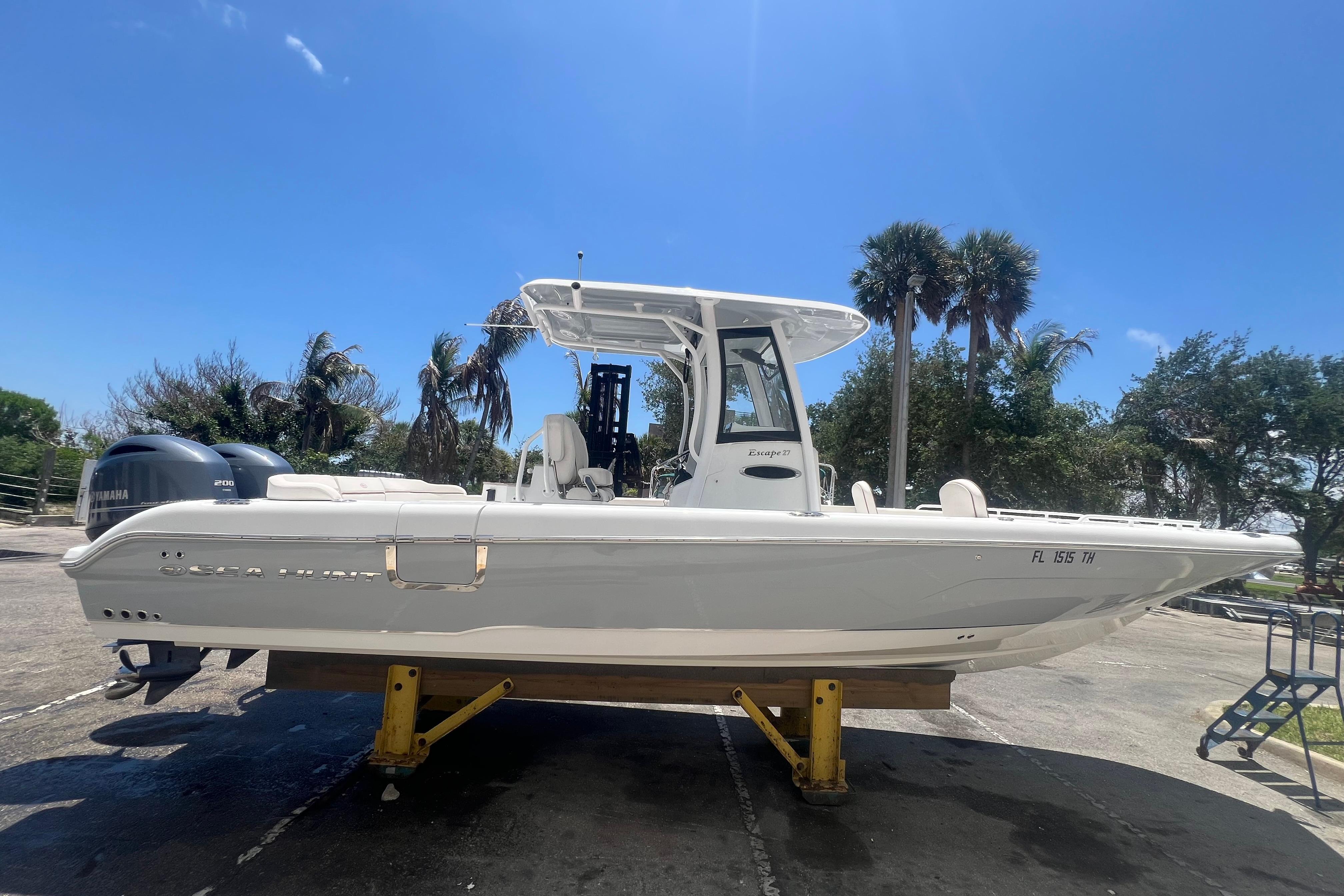 2022 Sea Hunt Escape 27