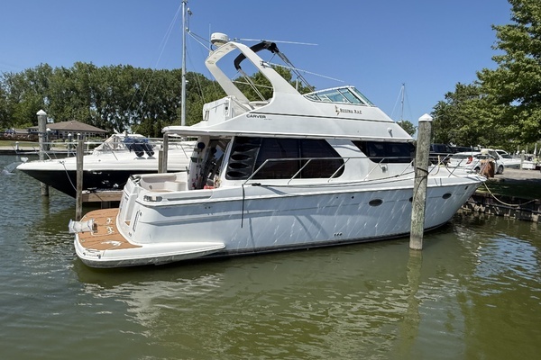 1999 Carver 450 Voyager
