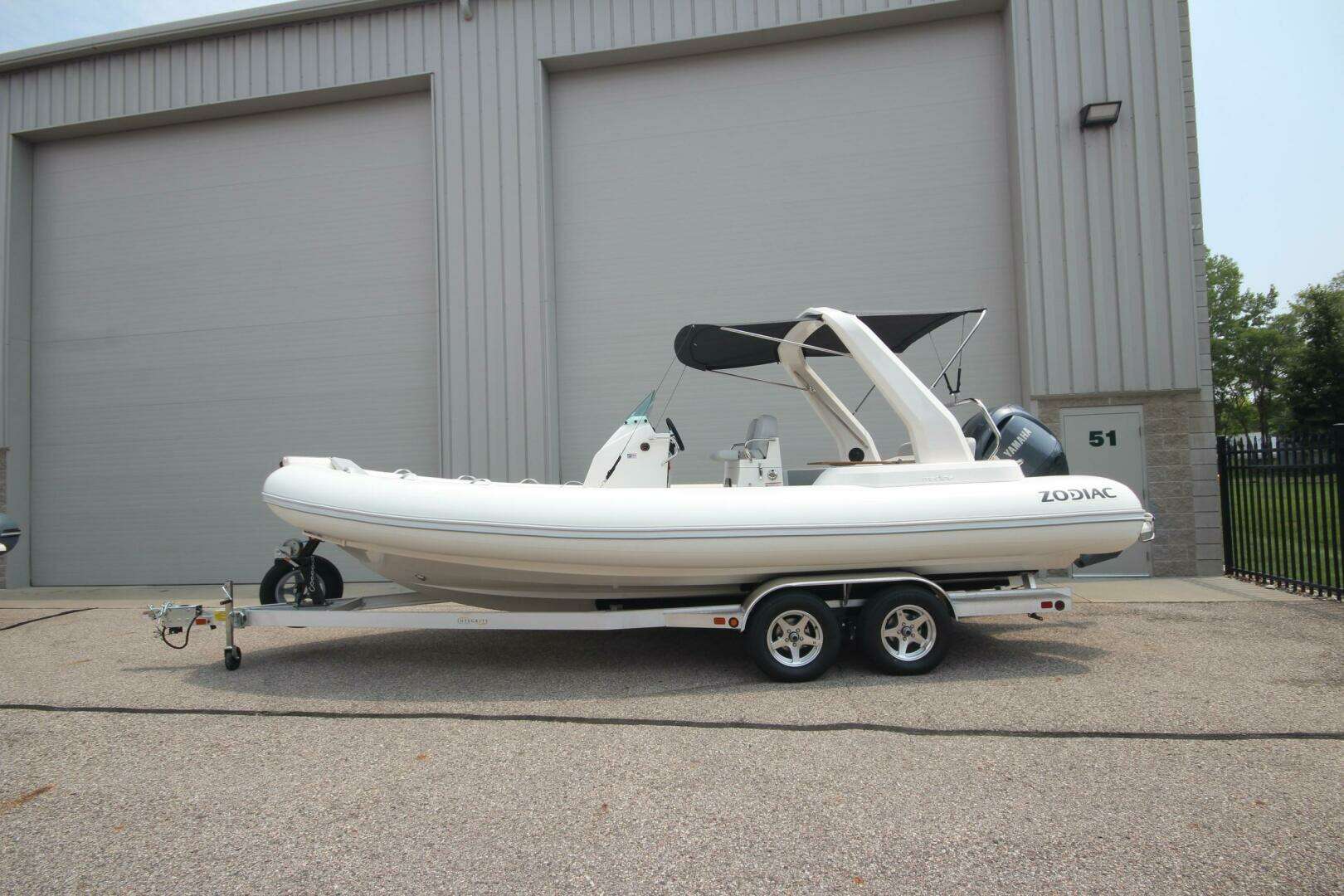 2024 Zodiac Medline 7.5 NEO - Image 2