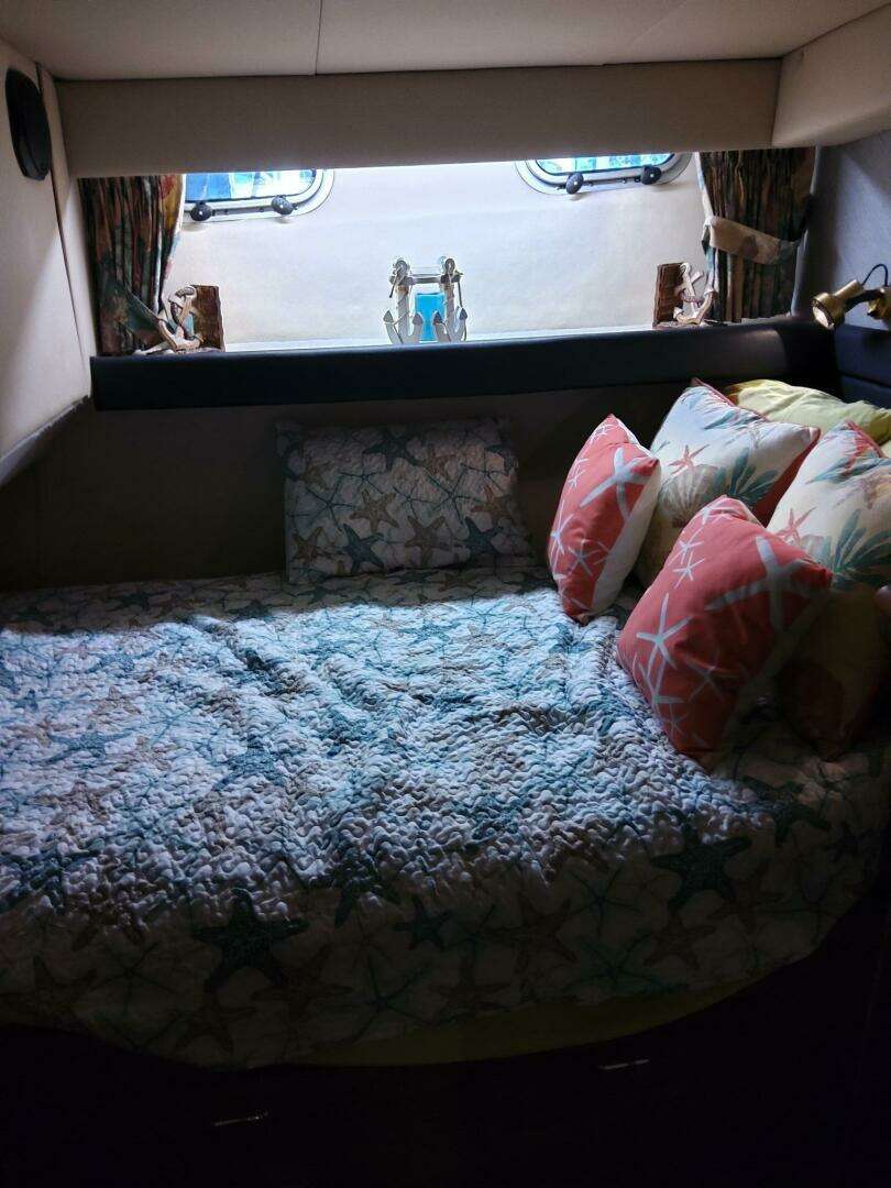 1991 Bayliner 4588 Pilothouse Motoryacht - Image 18