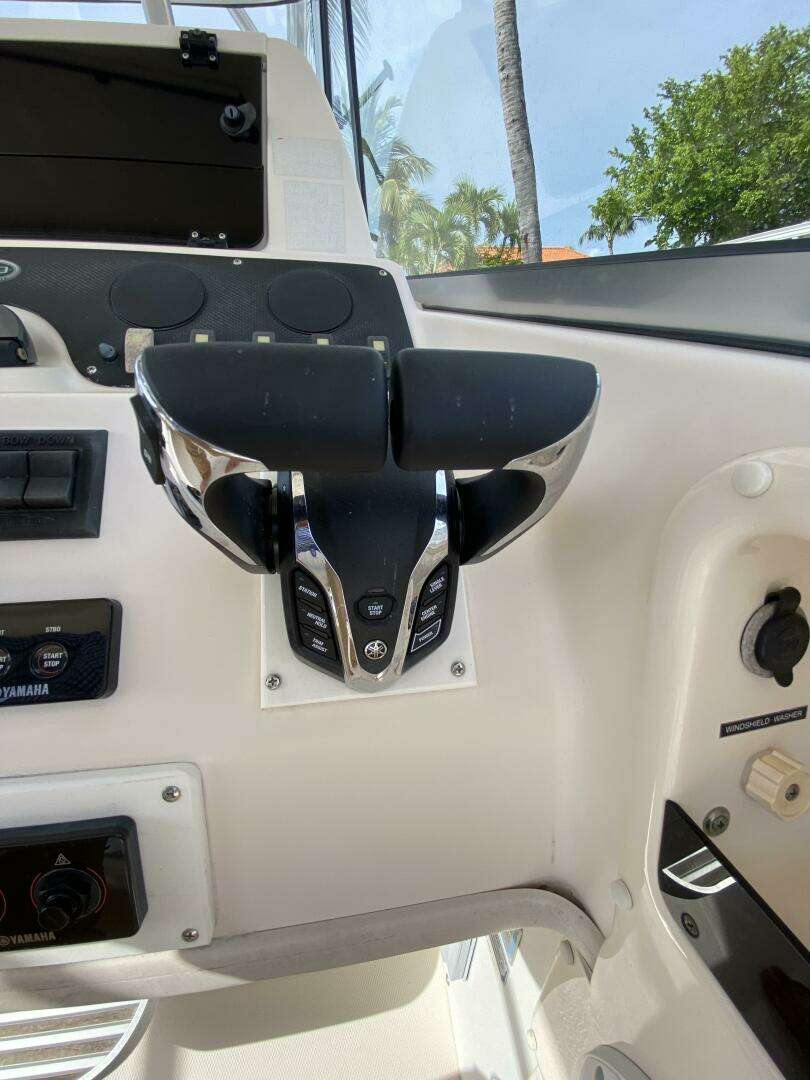 2005 Grady-White Marlin 300 - Image 7
