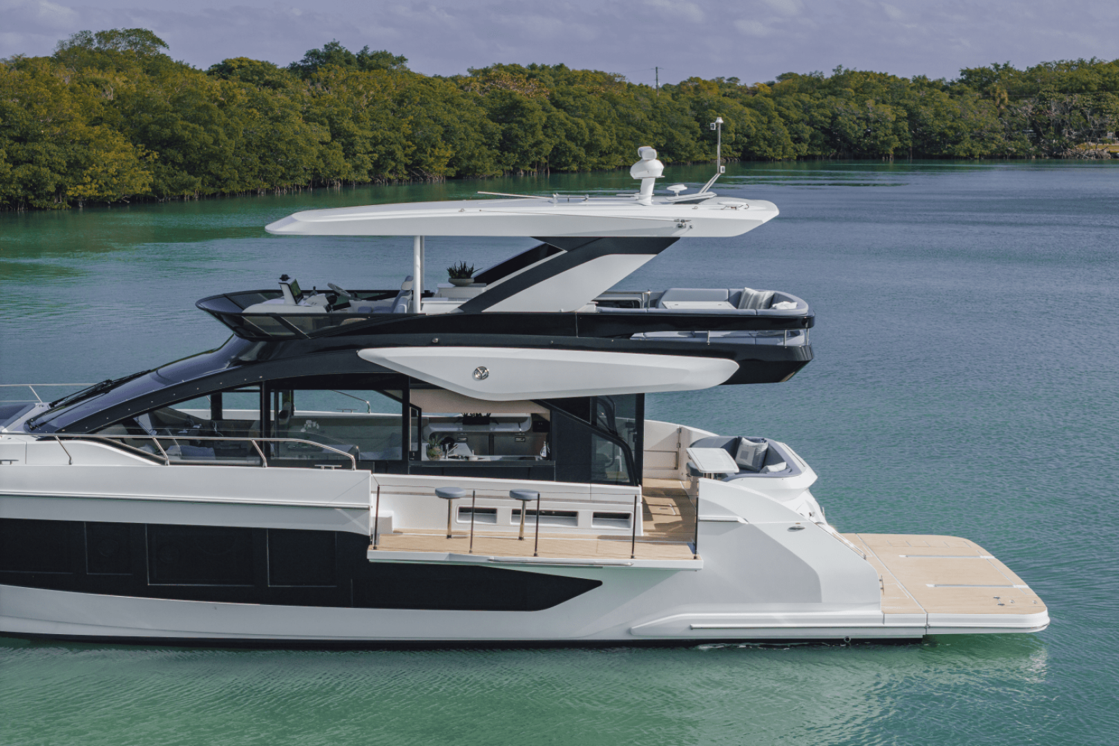 2027 Cruisers Yachts 57 FLY - Image 10