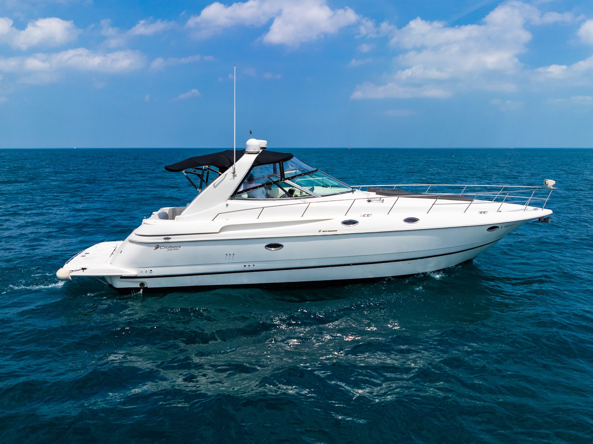 2000 Cruisers Yachts 3870 - 9