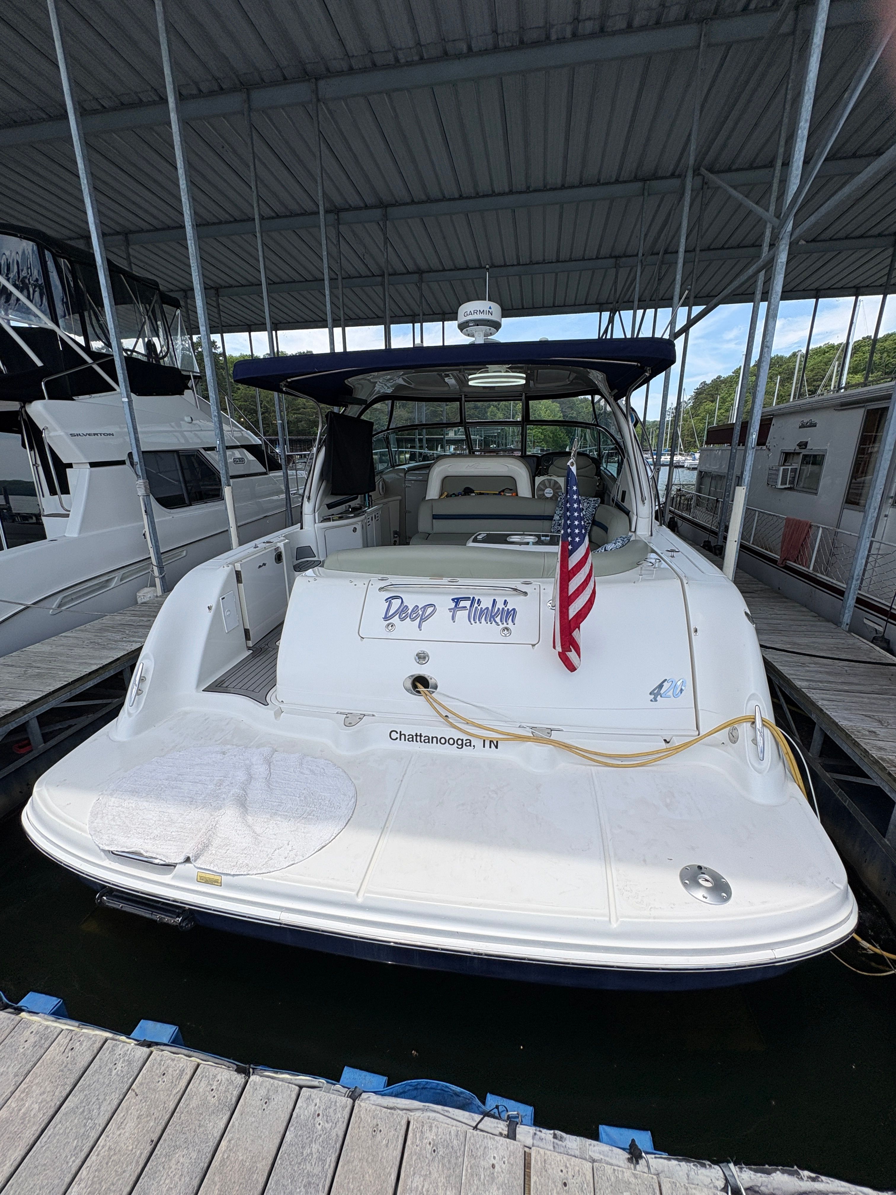 2005 Sea Ray 420 Sundancer docked in Chattanooga, TN.