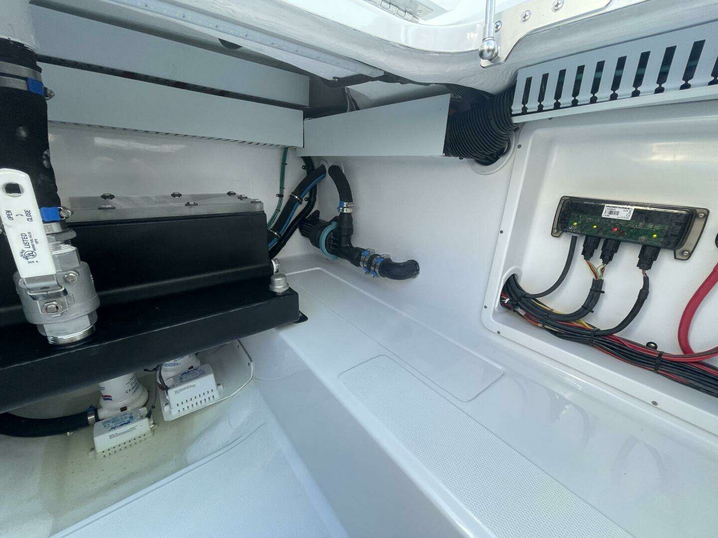 2026 Mag Bay 43 Center Console - Image 21