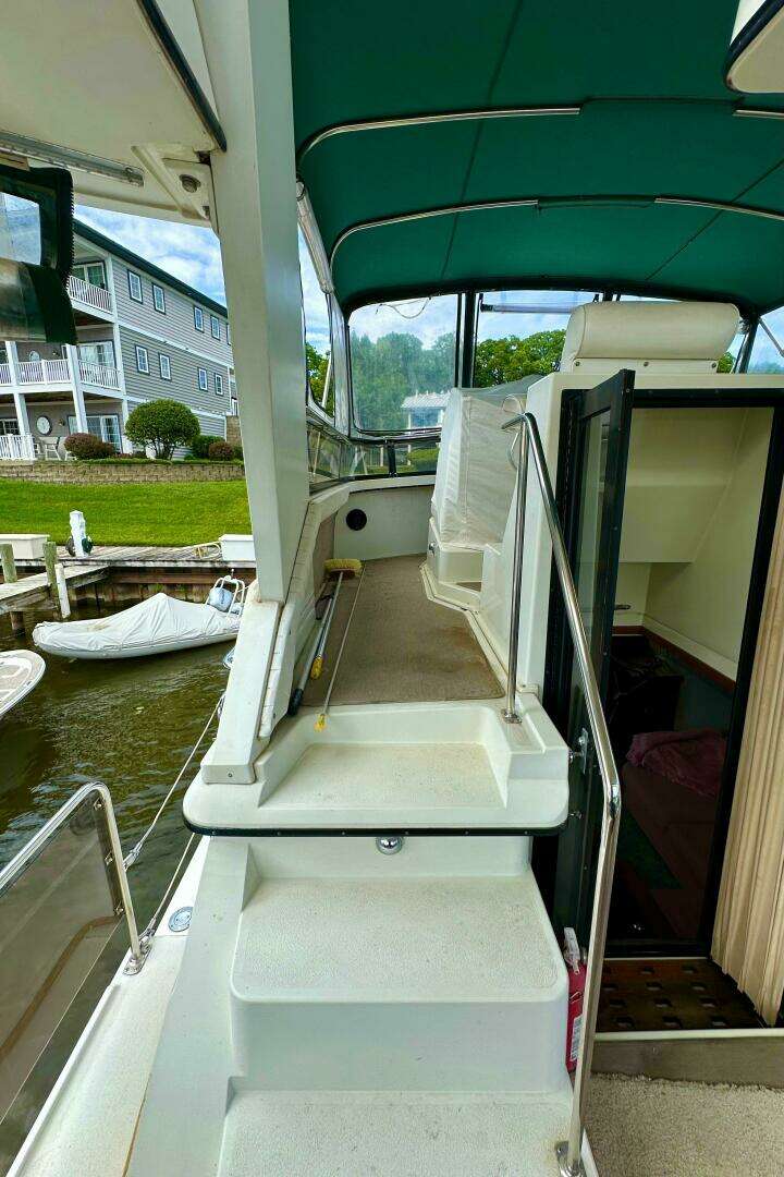 1991 Carver 3807 Aft Cabin - Image 9