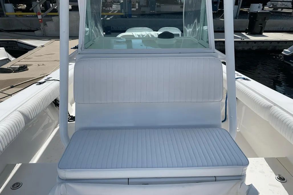 2004 Regulator 32 Forward Seating - 13