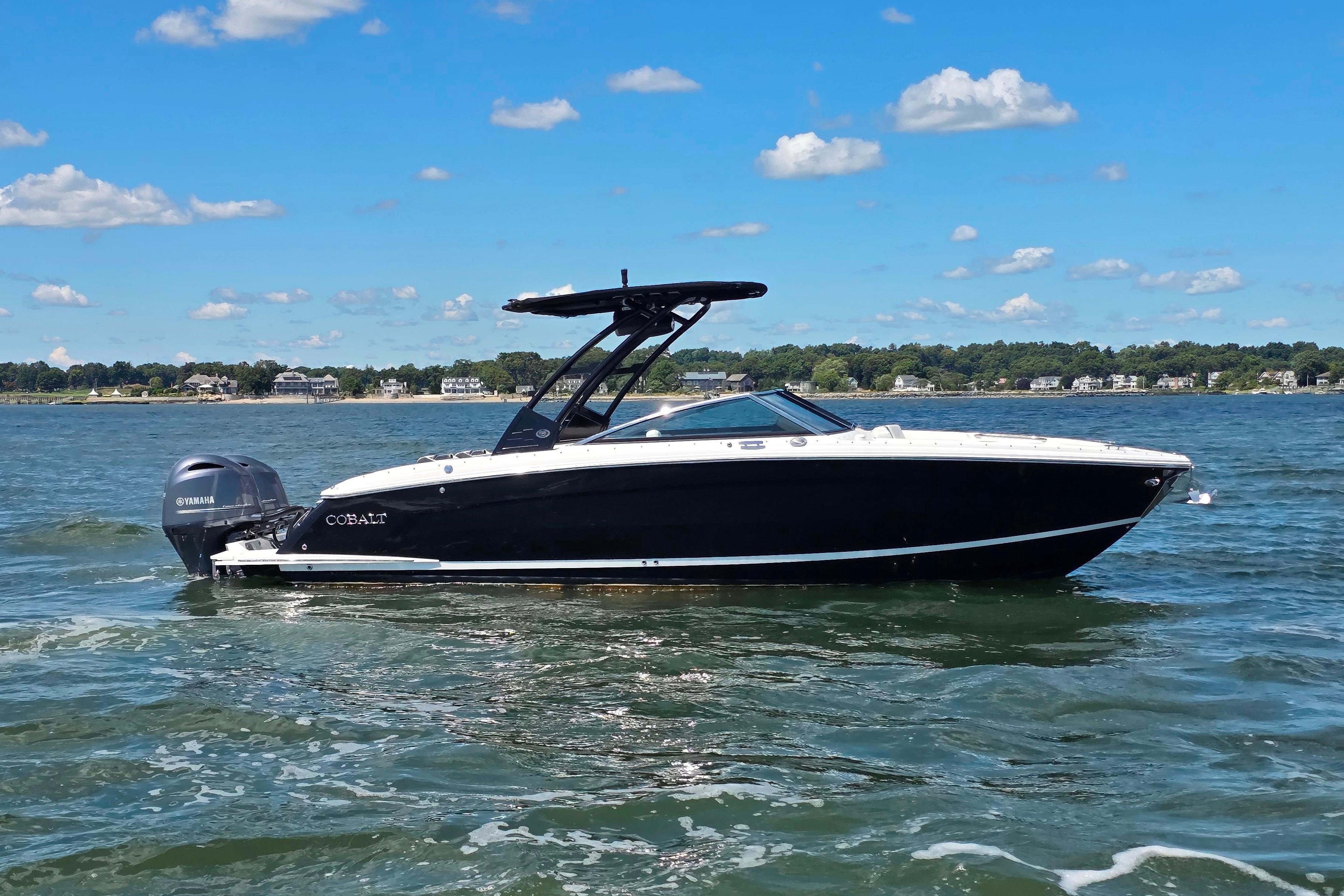2024 Cobalt R8 Outboard