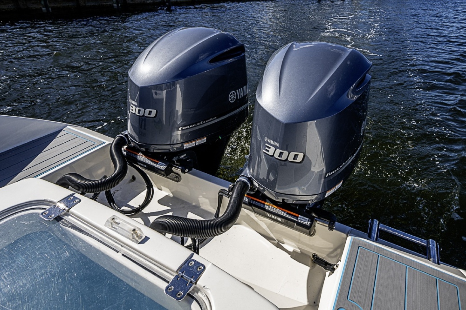 2021 Cobia 320 CC - Image 15