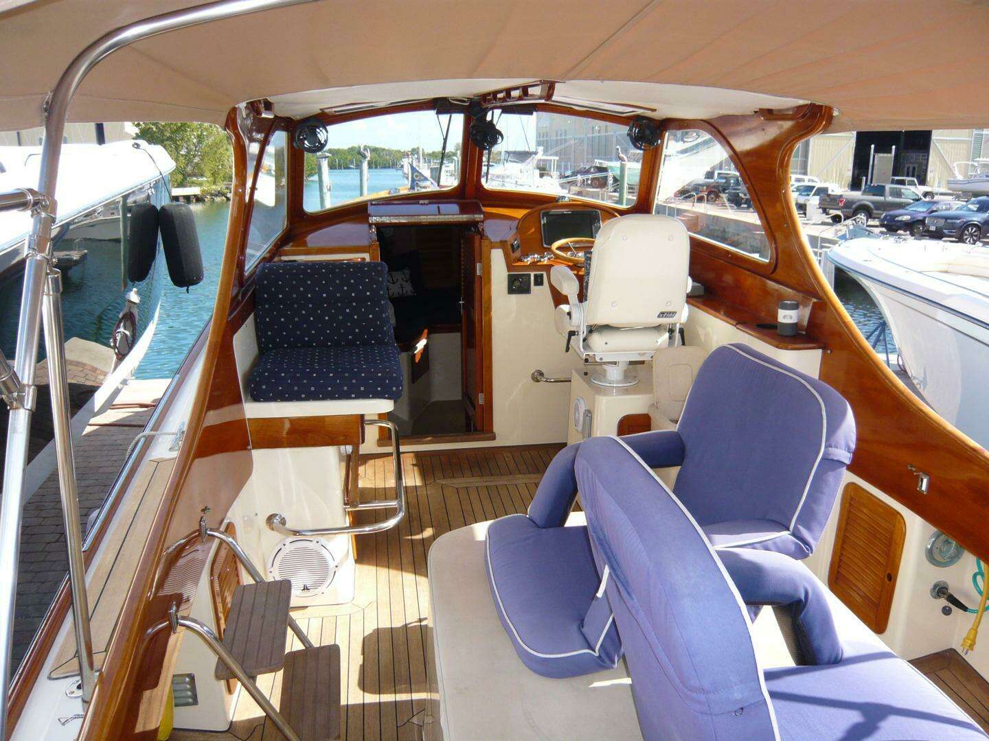 1998 Hinckley 36 Classic - Image 10