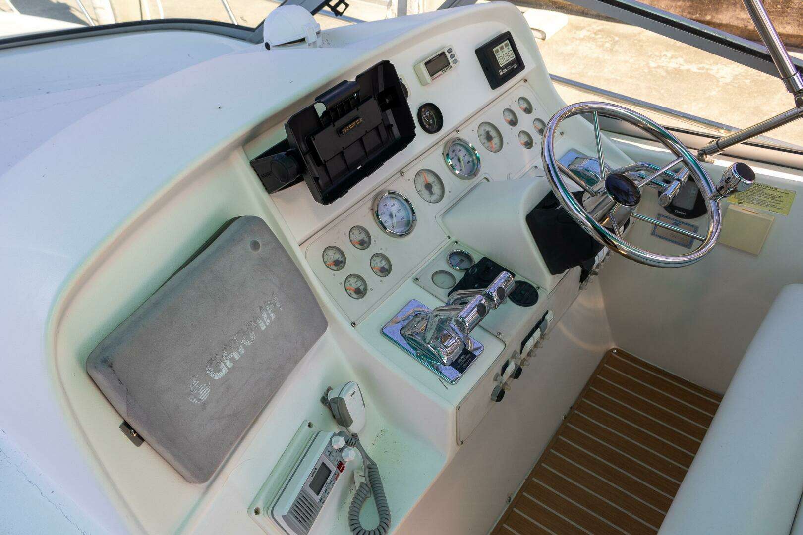 1995 Cruisers ESPRIT 3570 - Image 12
