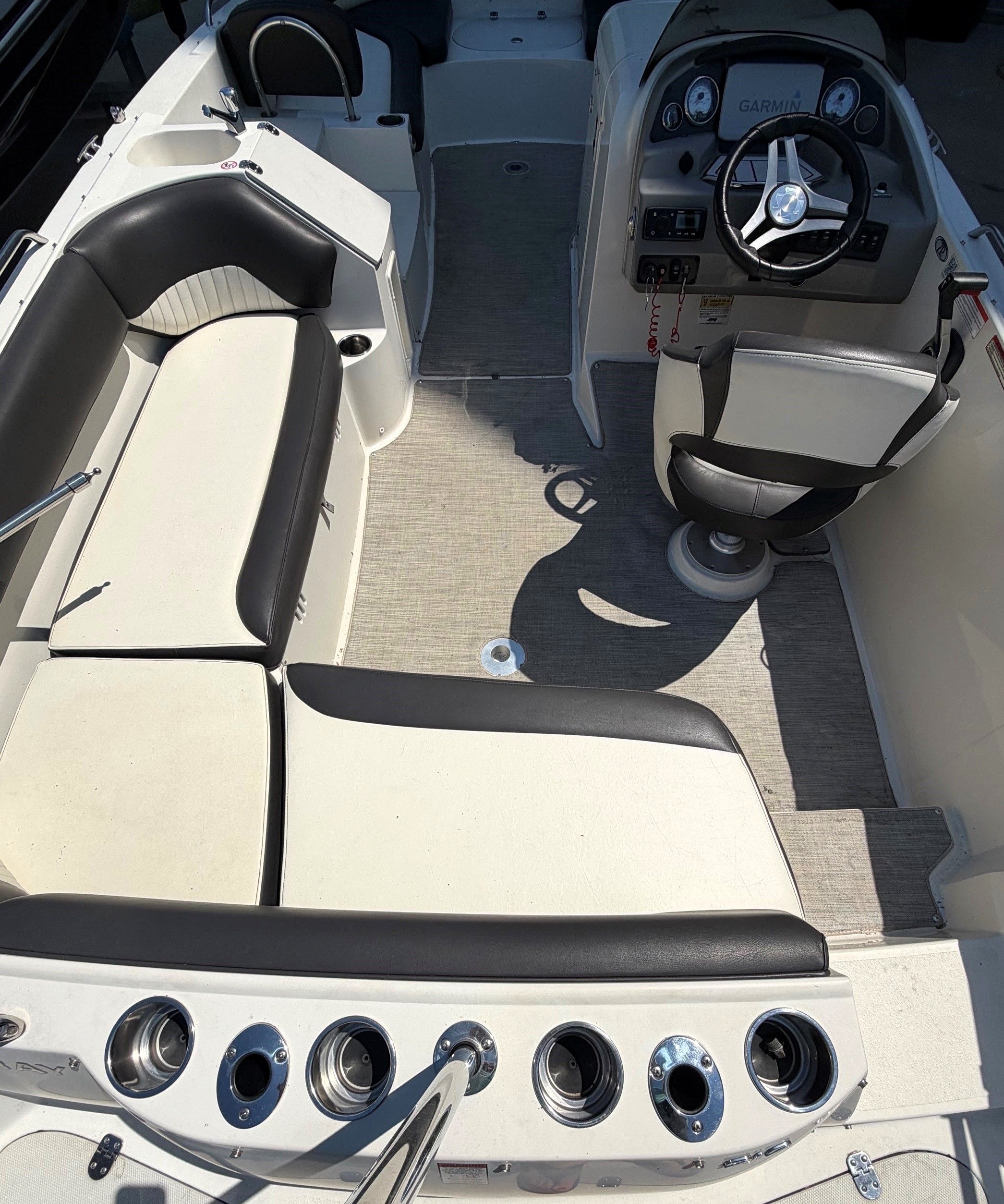 2019 Stingray 212 SC - 2