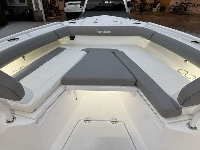 2026 Everglades 253 Center Console - 35