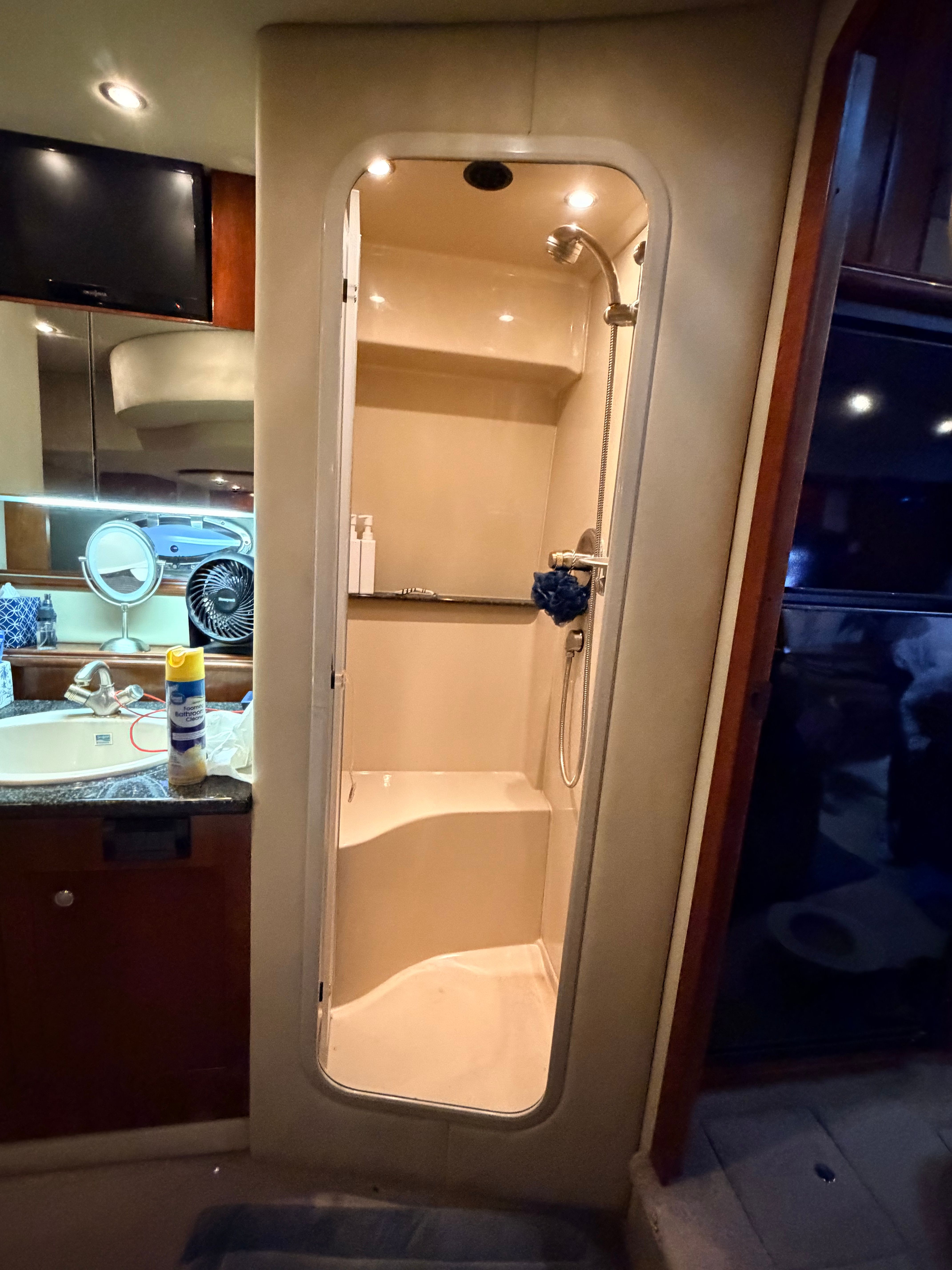 2006 Cruisers Yachts 460 Express - 24