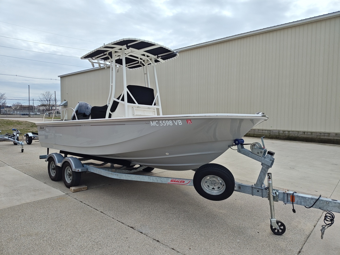 2025 Boston Whaler Montauk - Image 2