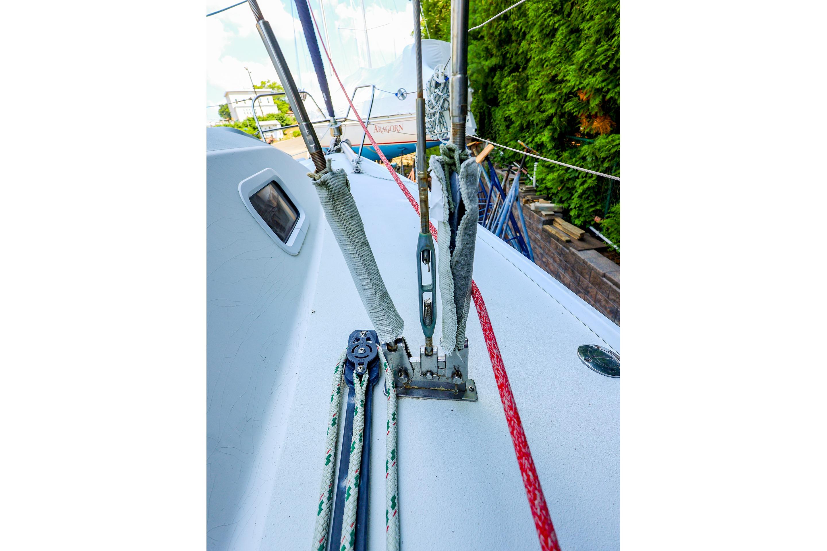 2001 J Boats J/32 sailboat deck with rigging and ropes.