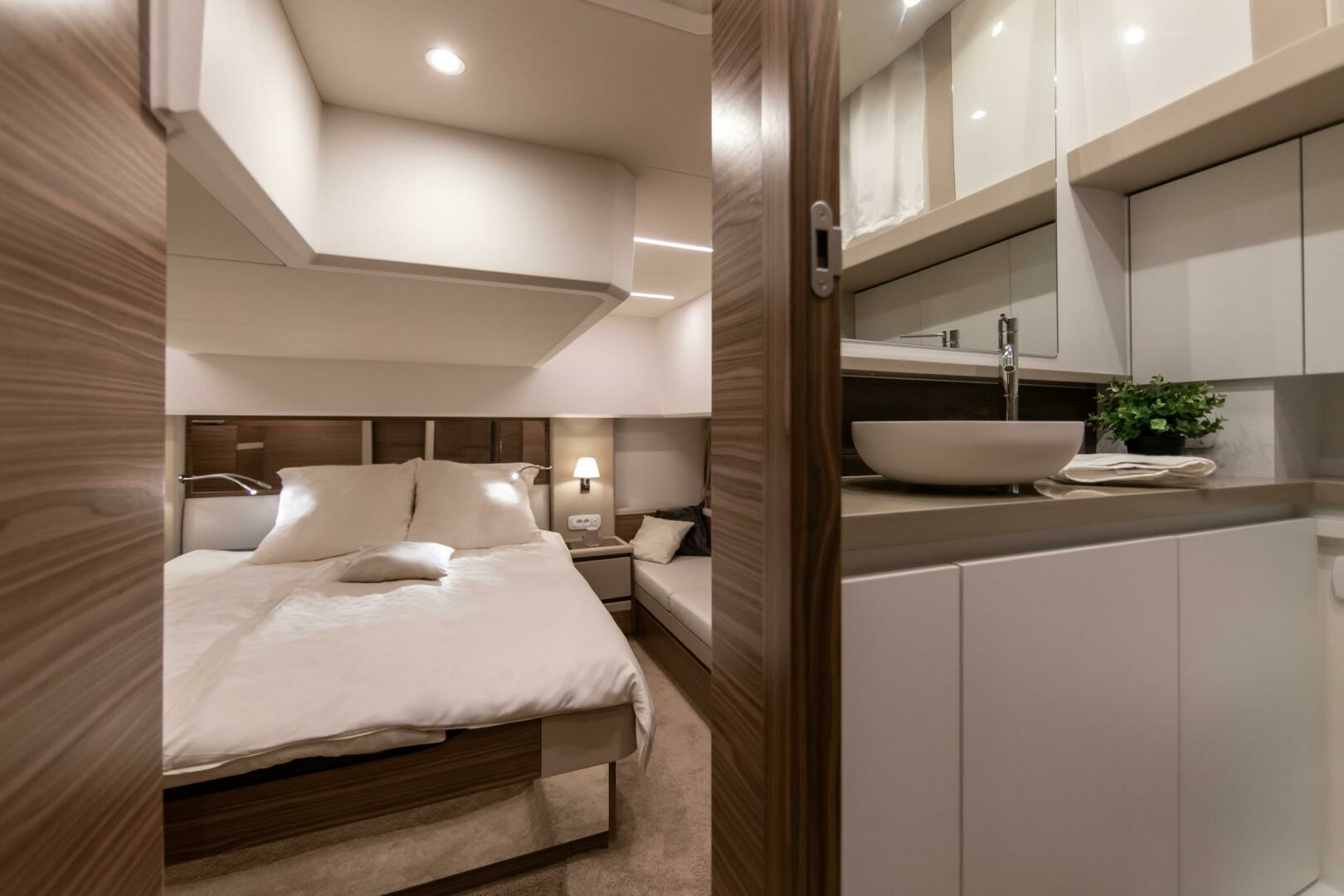 2024 Greenline 45 Fly Hybrid - Image 39