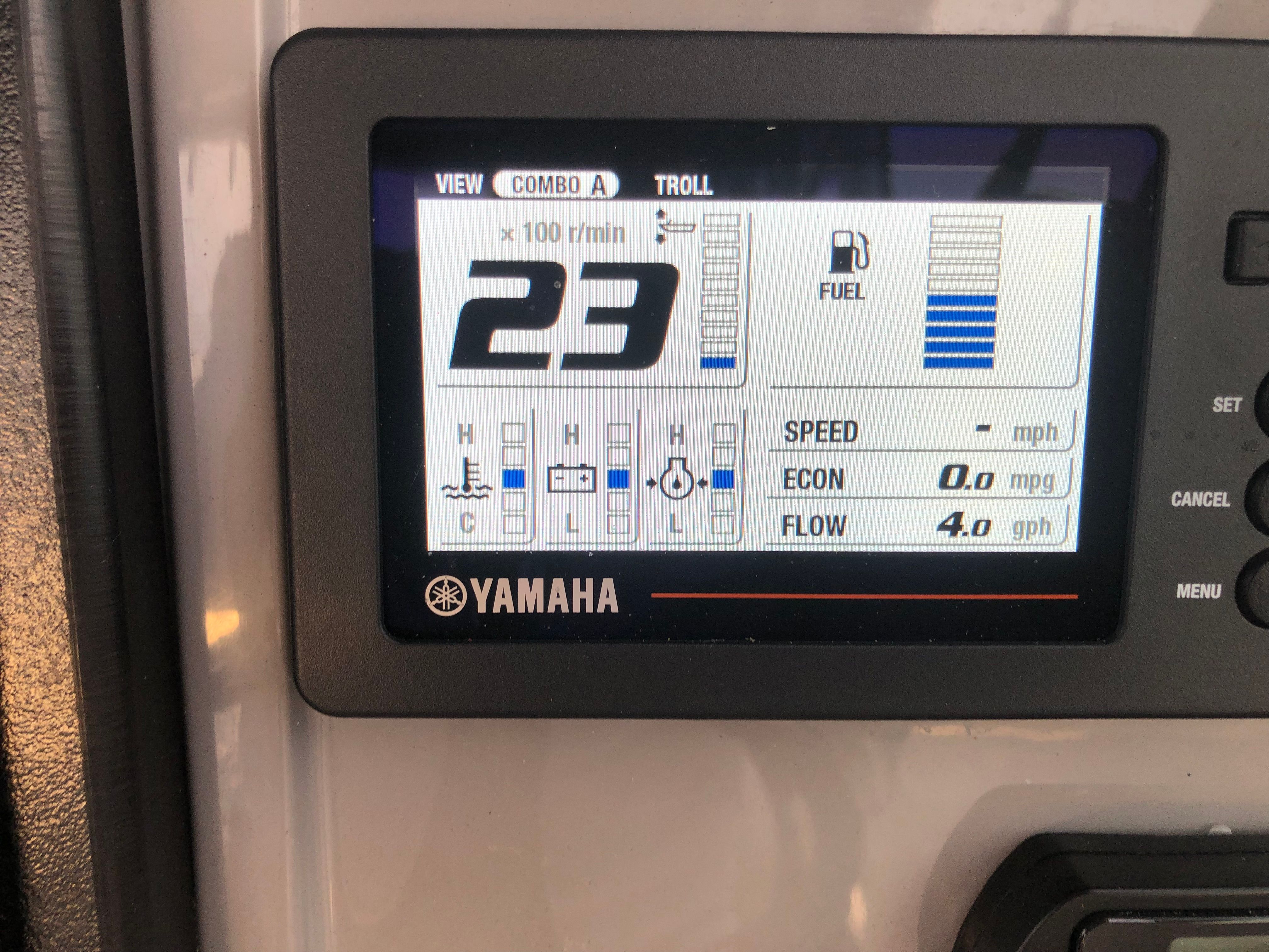 2012 Robalo R225 Walkaround - 16