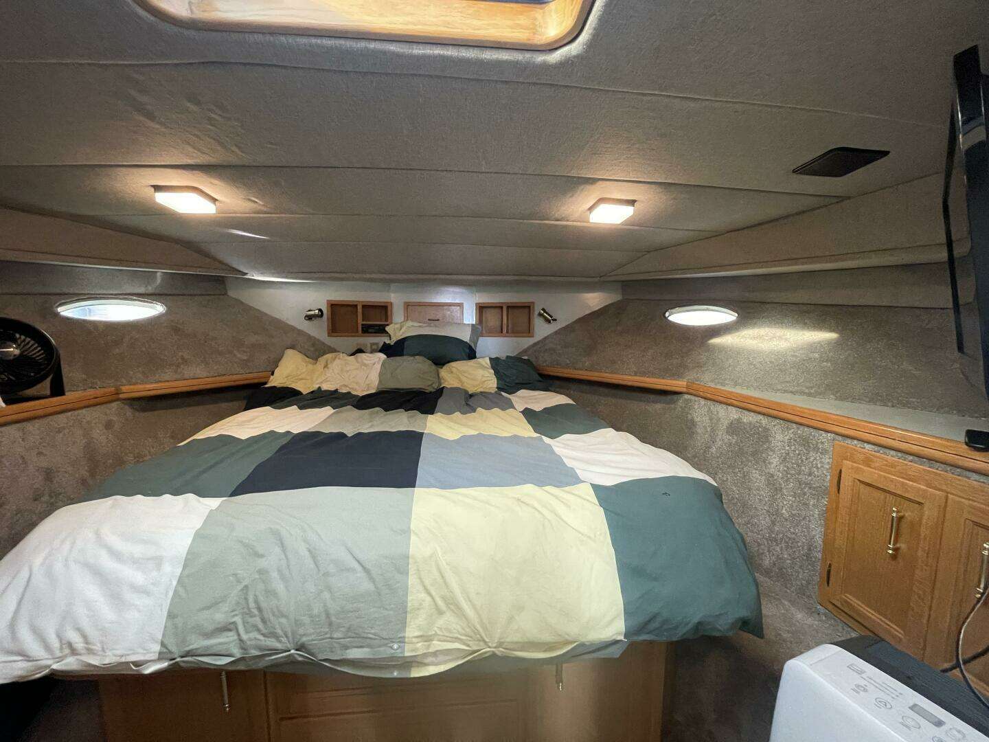 1988 Tollycraft EY440 - Image 26