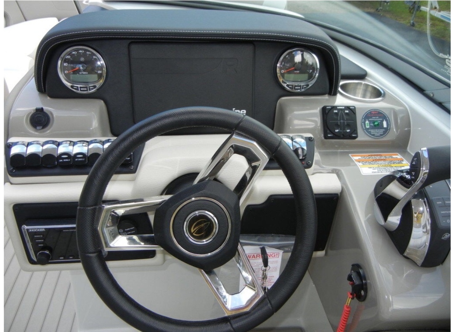 2018 Crownline Eclipse E30 - Image 8