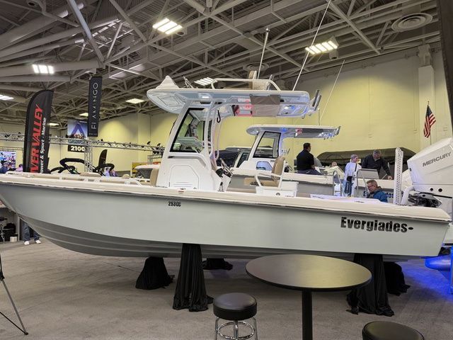 2026 Everglades 253 Center Console - 2