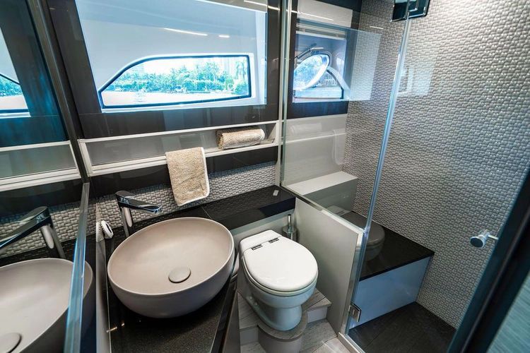 2018 Pershing 5x - Image 48