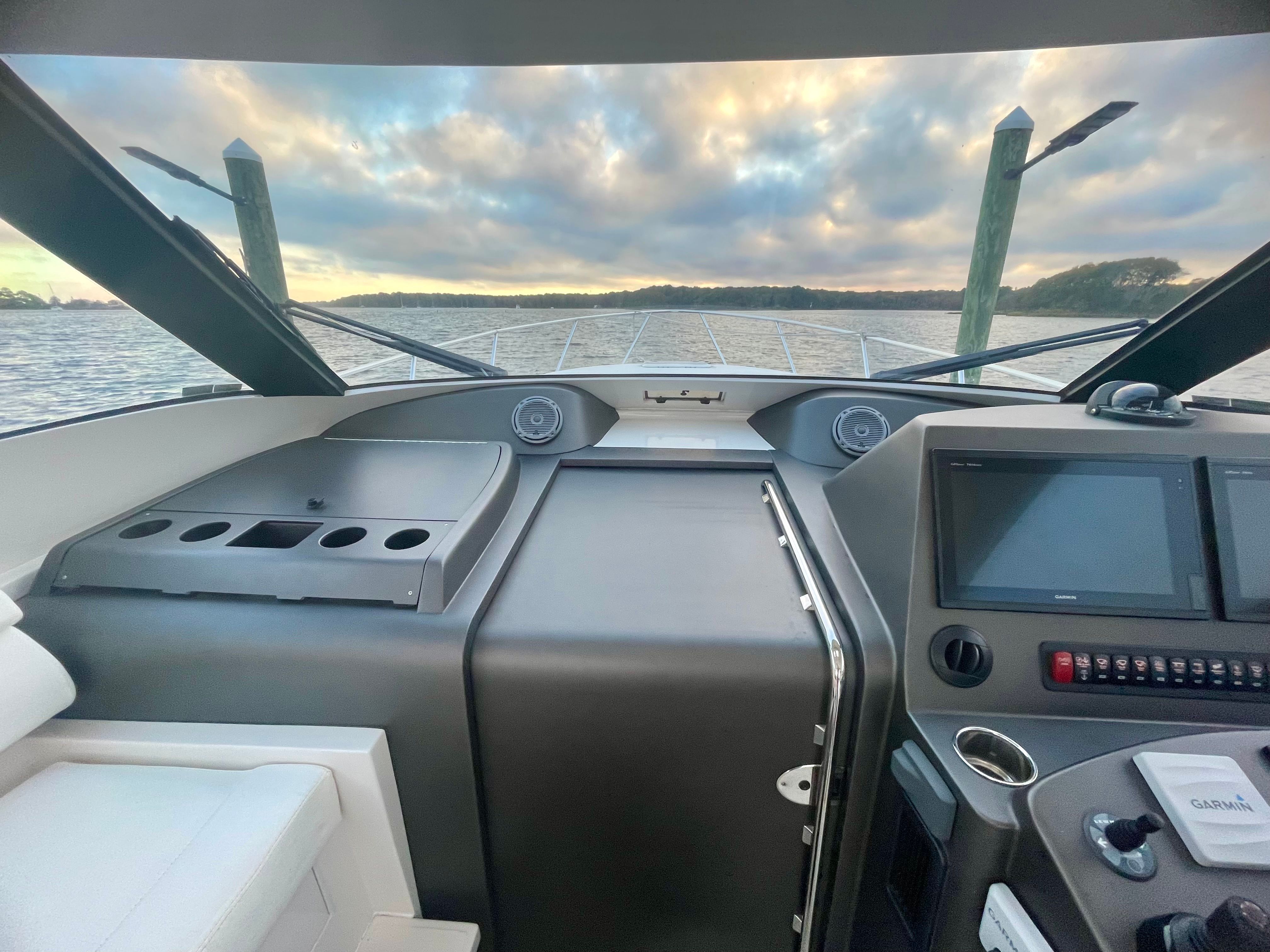 2015 Jupiter 41 SB - 29