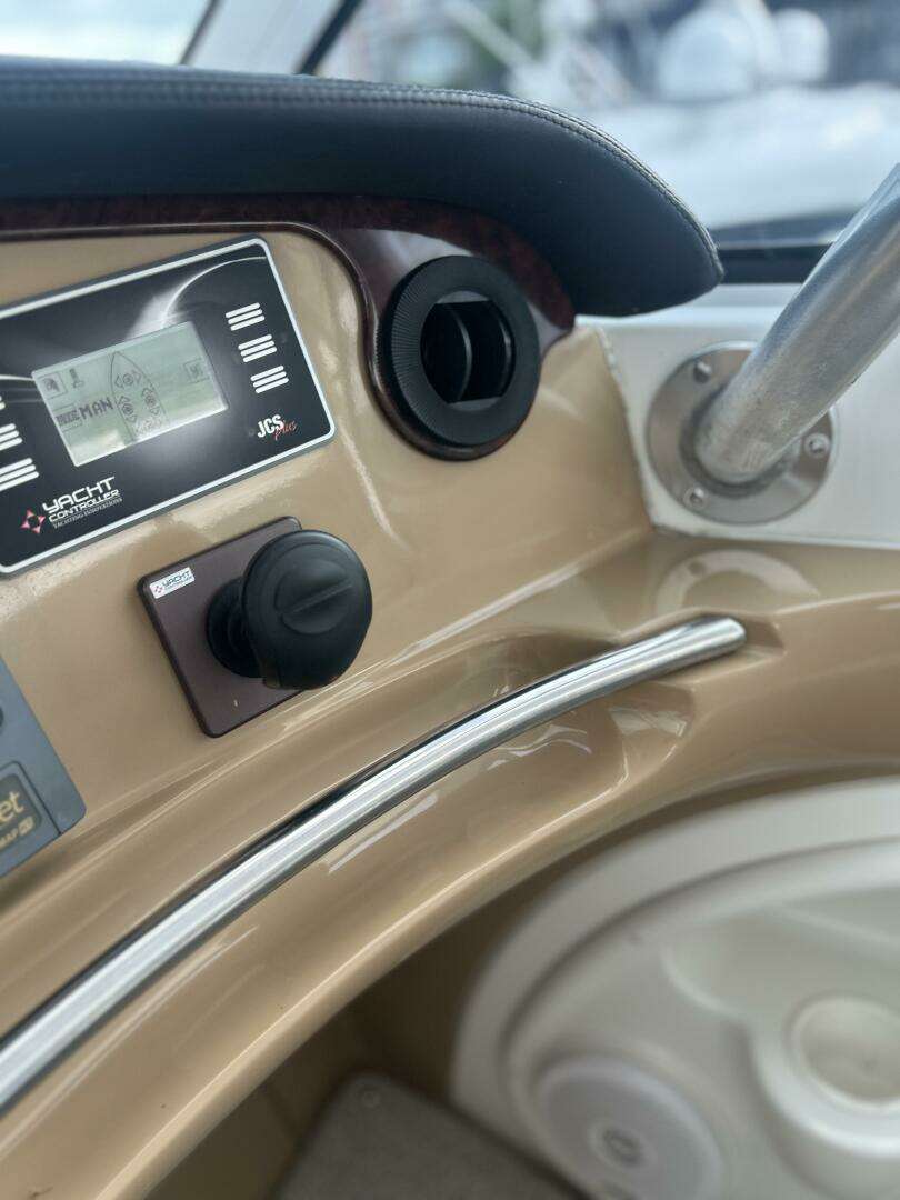 2003 Carver 466 Motor Yacht - Image 38