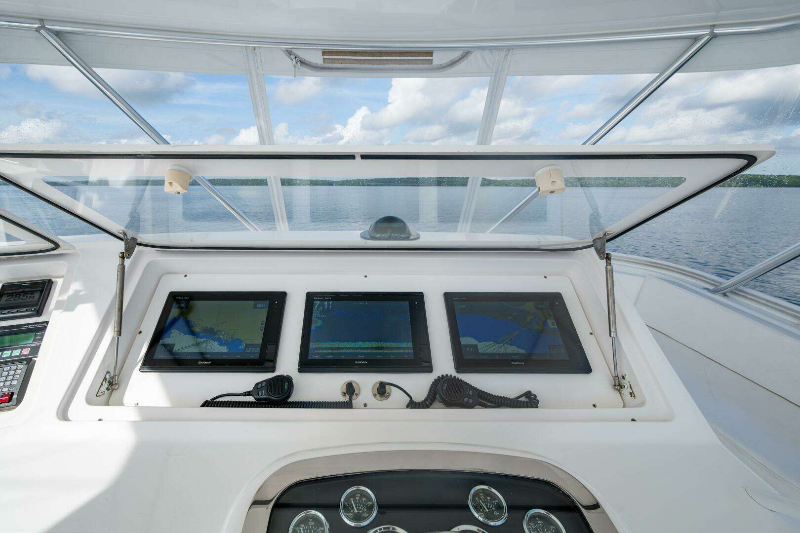 2004 Viking 48 Convertible - Image 40