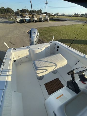 2001 Seaswirl 2301 Center Console - 9