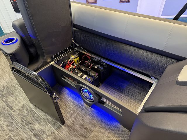 2026 Tahoe Cascade - 25 FT Quad Lounger - 20