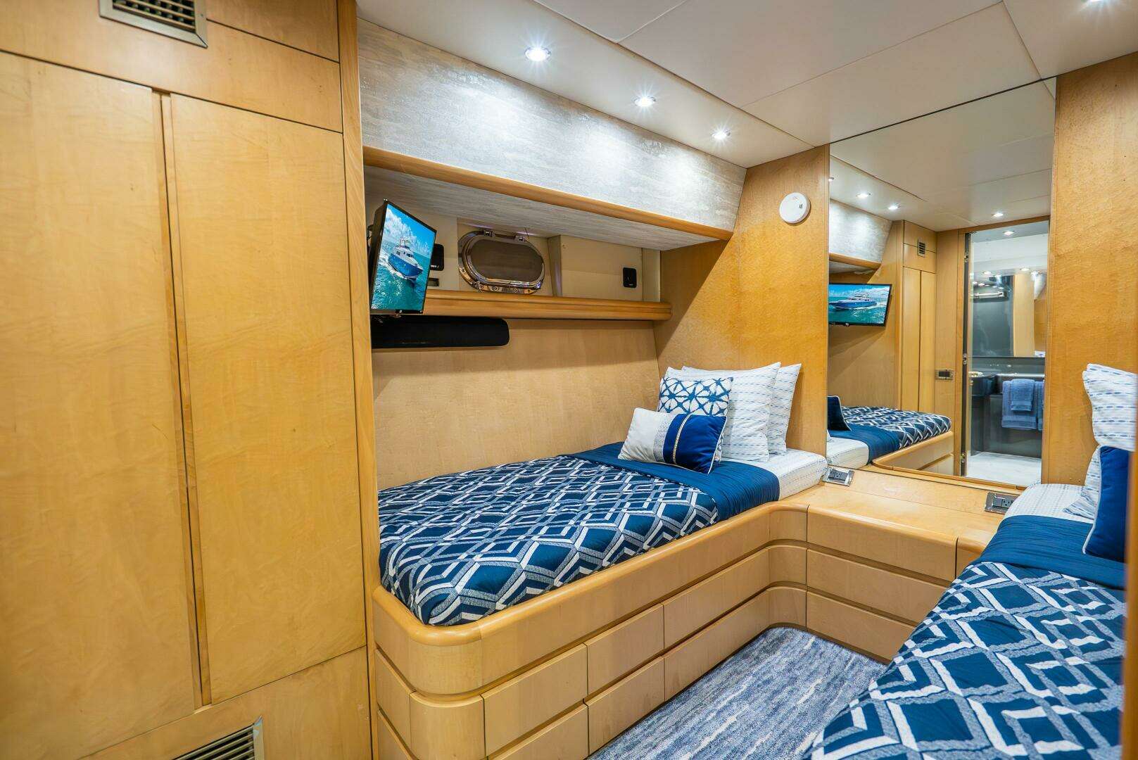 1991 Maiora Raised Pilothouse - Image 18