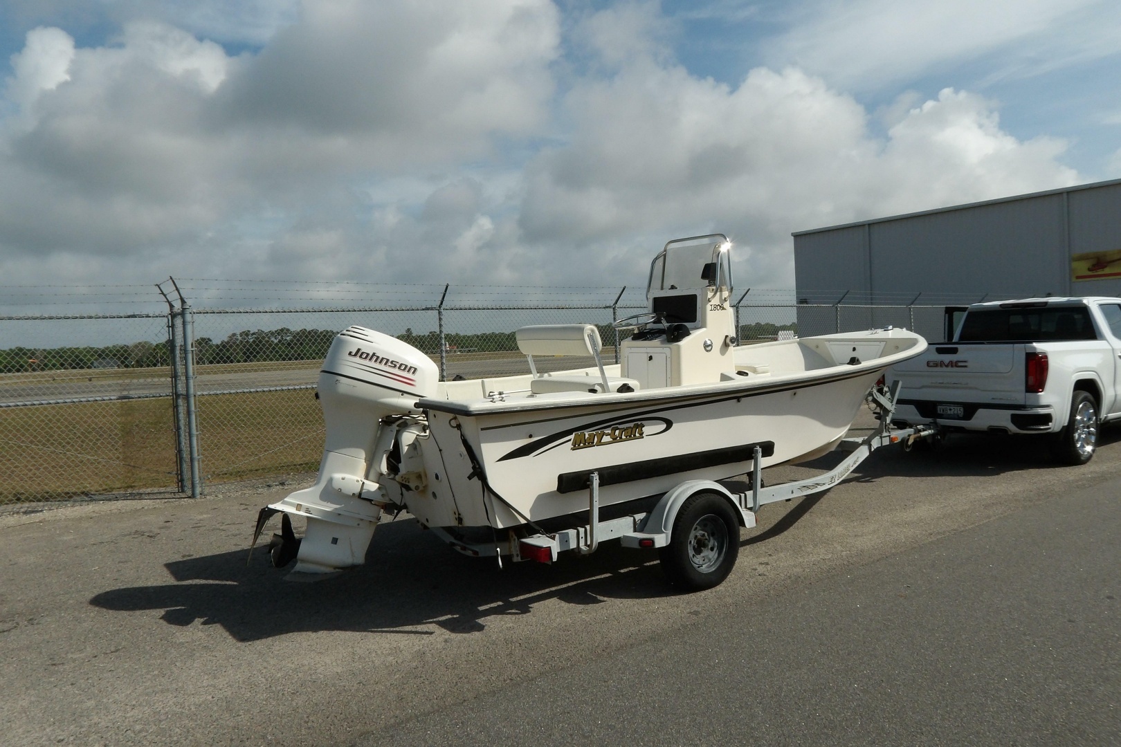 2005 May-Craft 1800 Skiff - Image 2