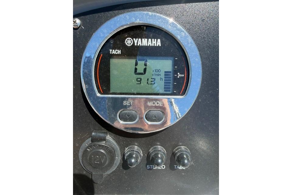 Yamaha tachometer on 2024 Robalo R207 Dual Console boat dashboard.