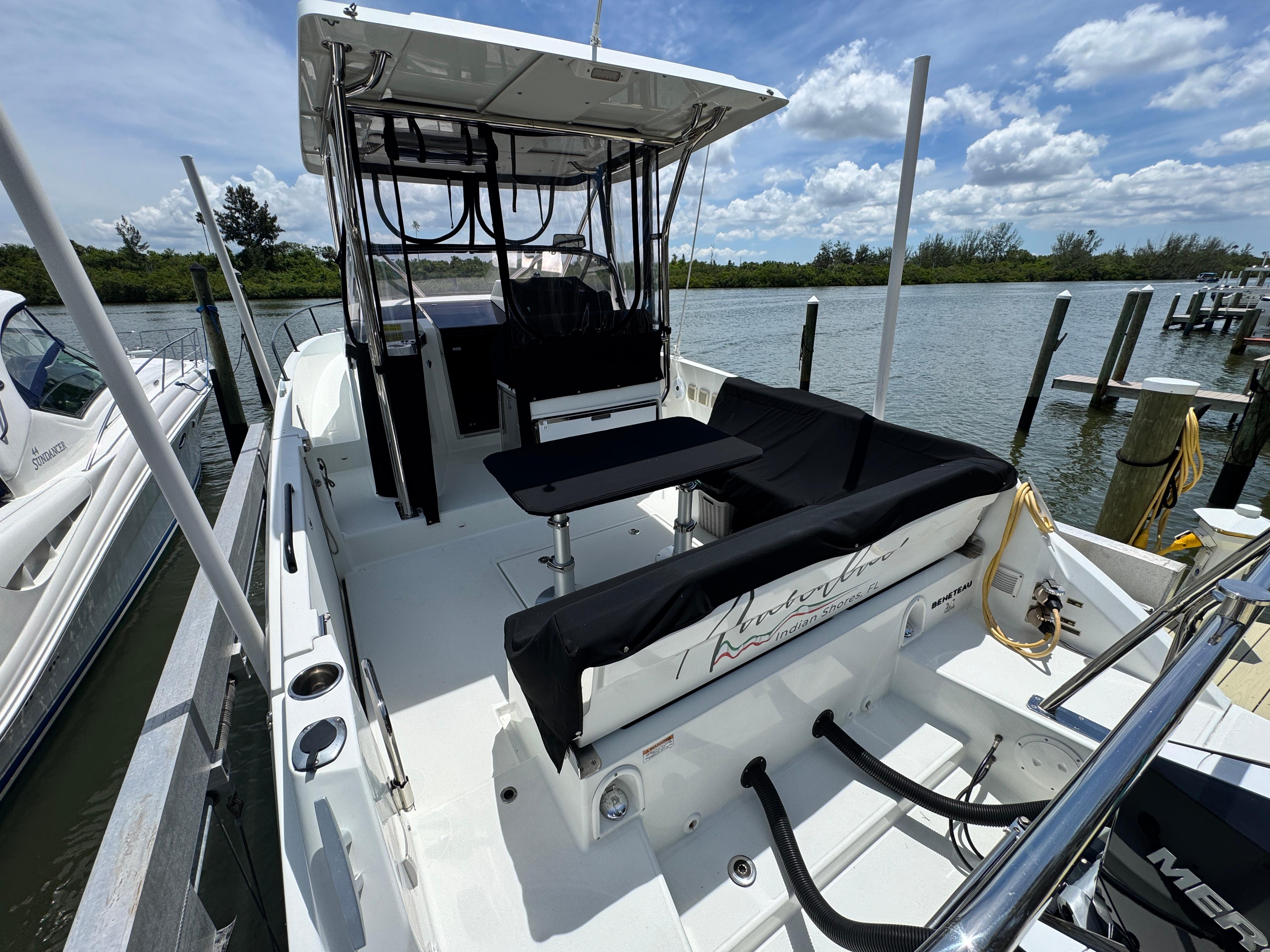 2022 Beneteau Flyer 9 SUNdeck boat docked by a scenic waterfront.