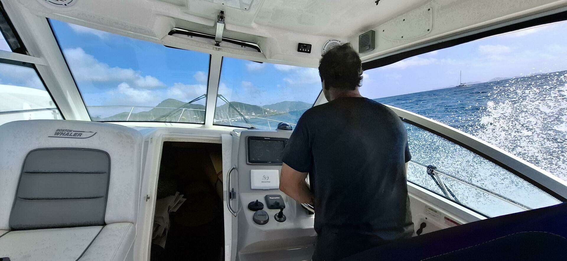 2013 Boston Whaler Conquest 315 - Image 4