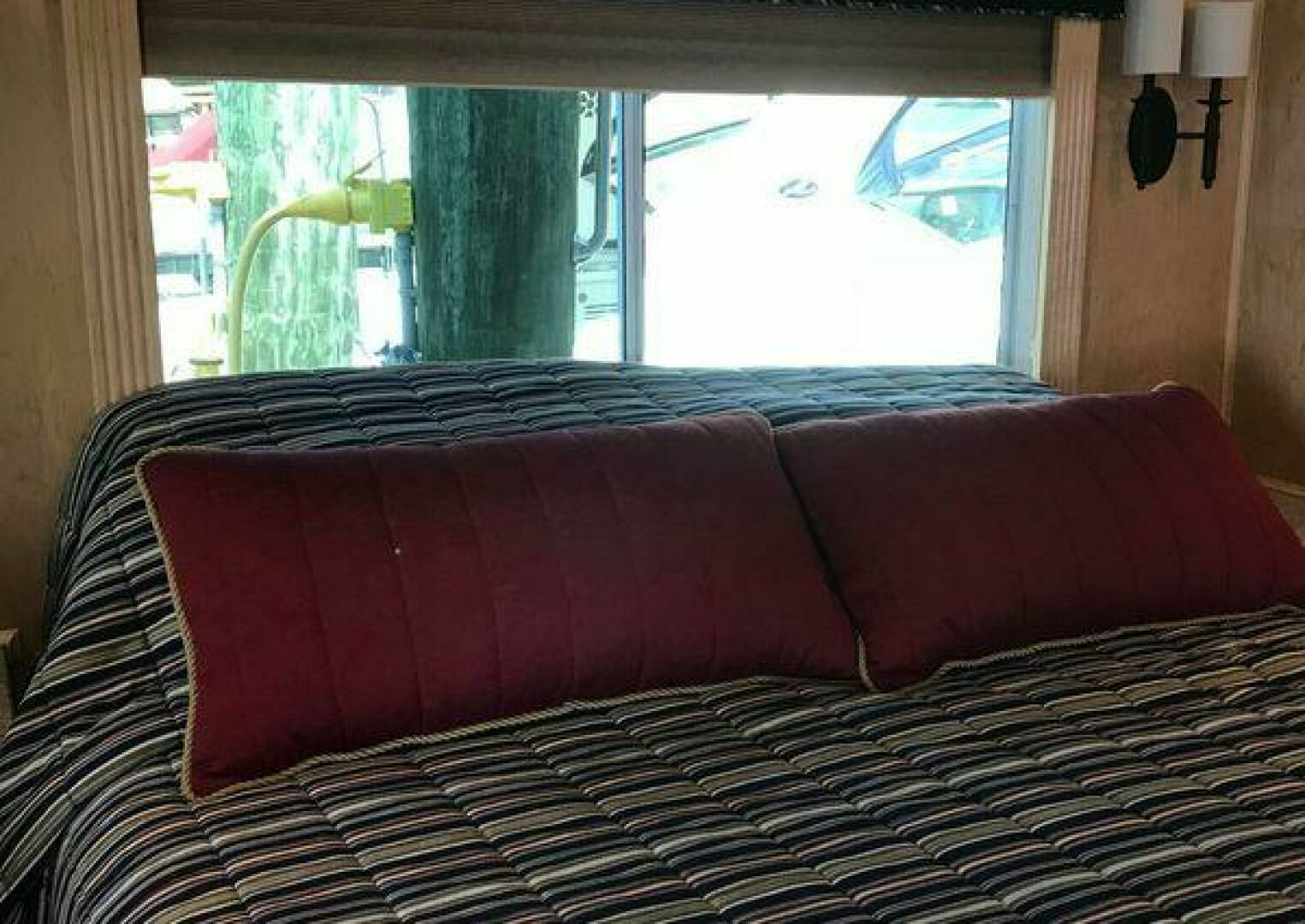 2017 Sumerset Houseboat - Image 55