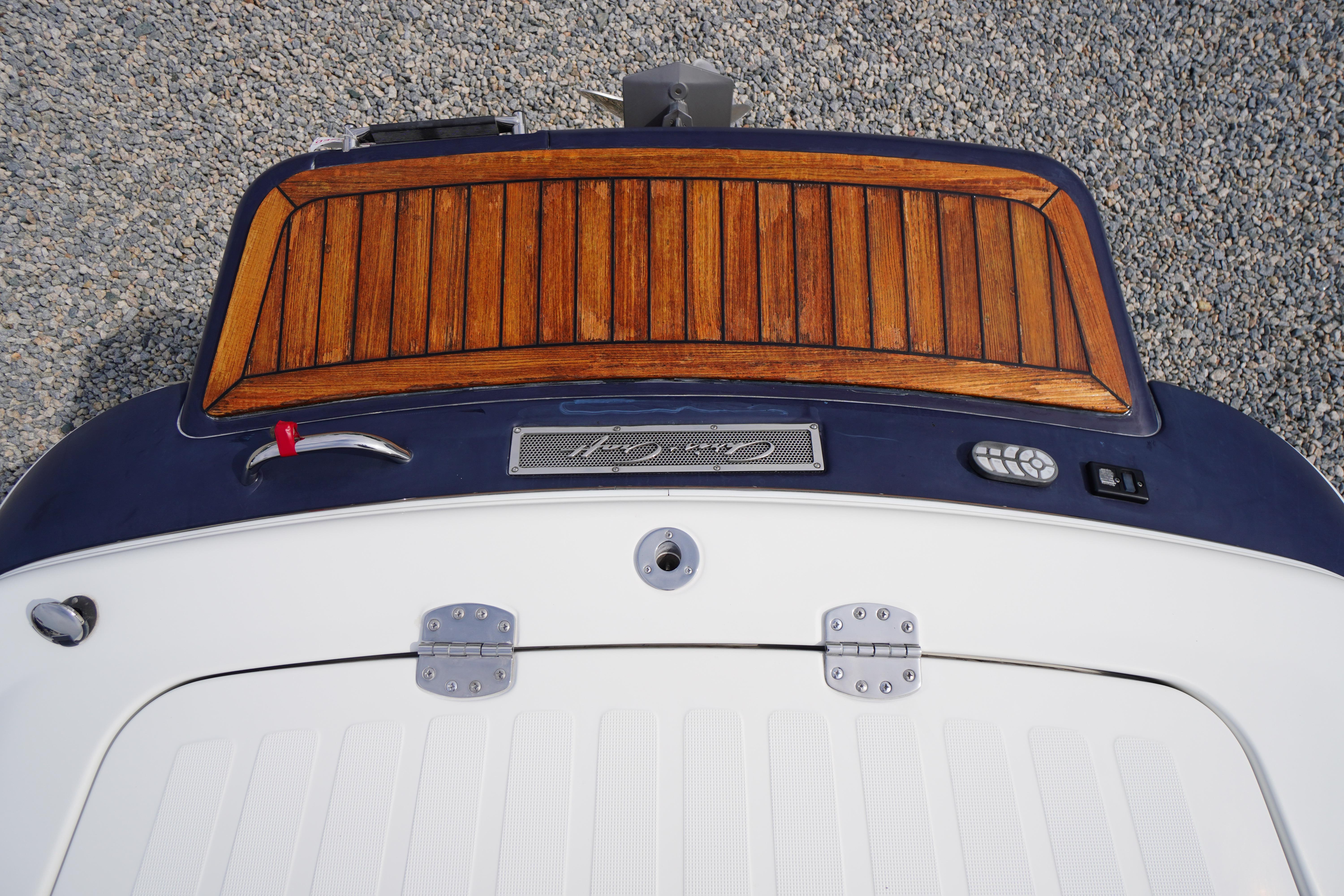 2005 Chris Craft Speedster Heritage boat with wooden deck and sleek design.