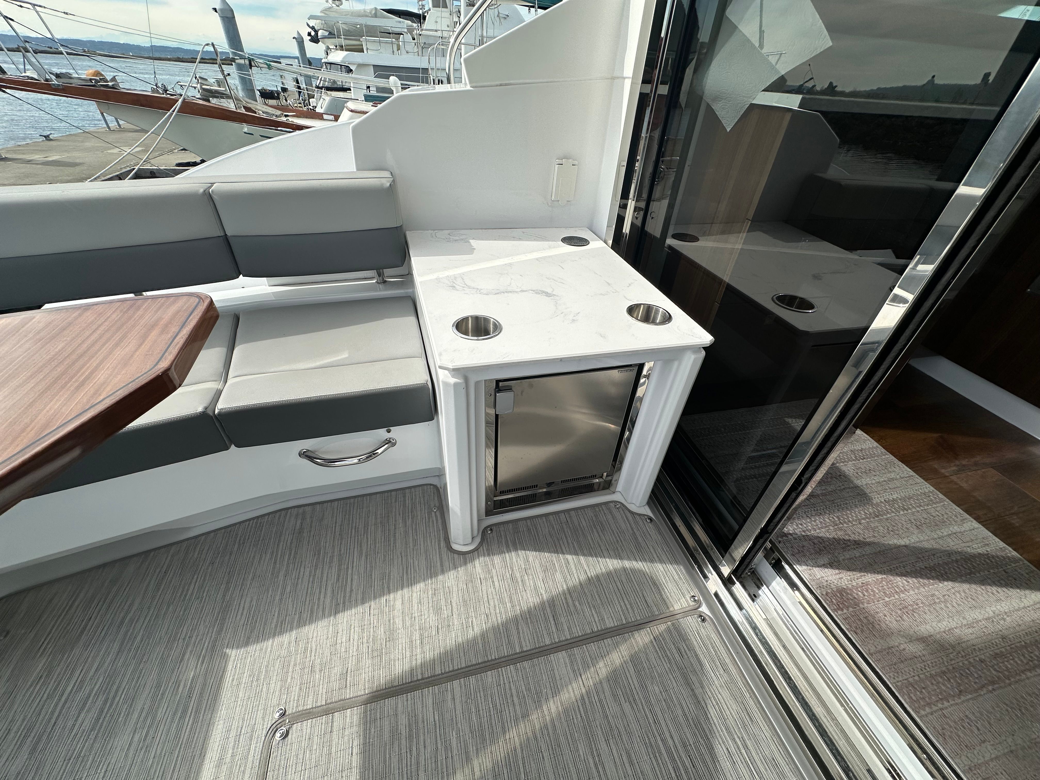 2022 Cruisers Yachts 46 Cantius - 12